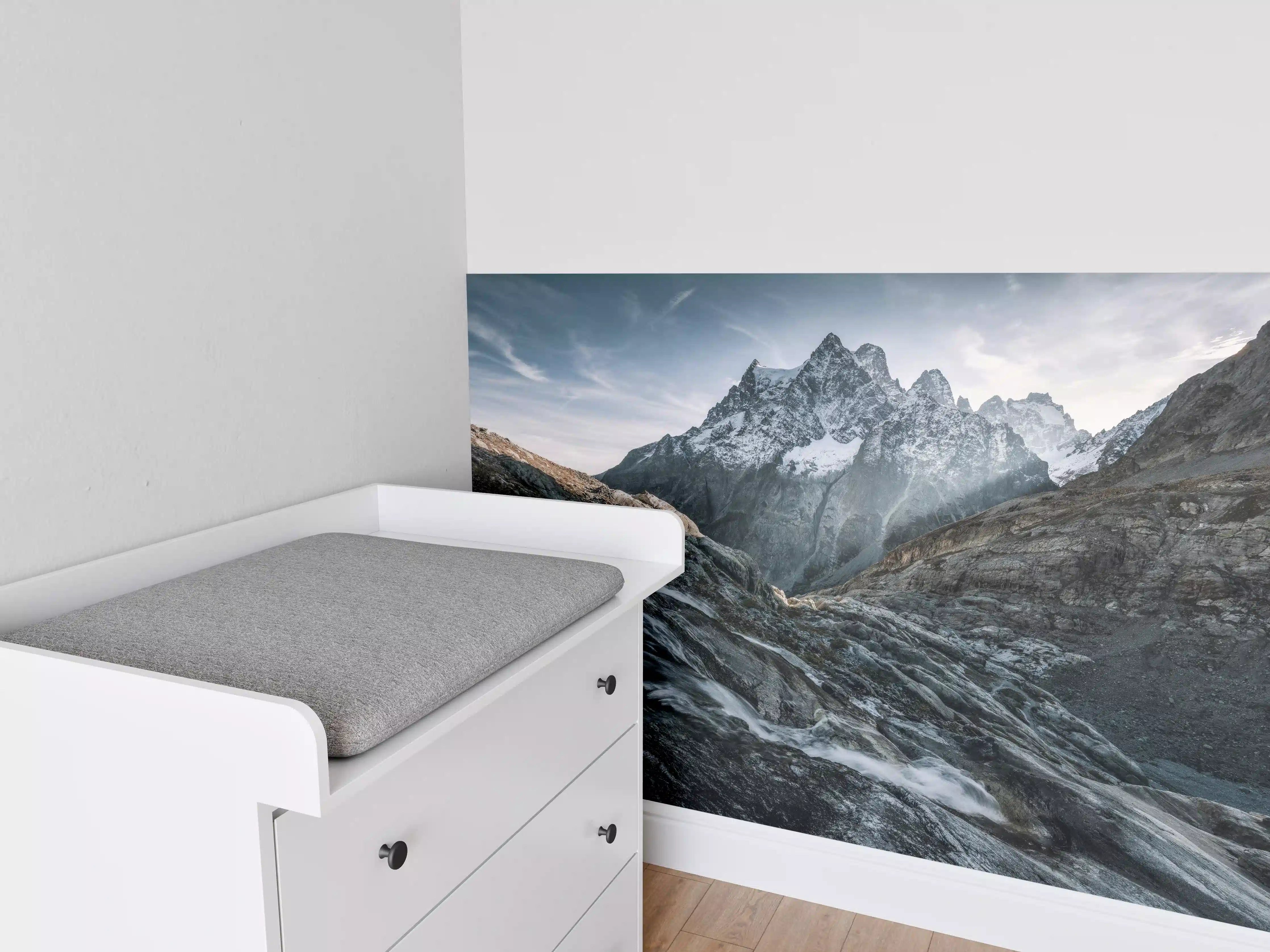 Babyzimmer Wandgestaltung - Monochrome Berglandschaft