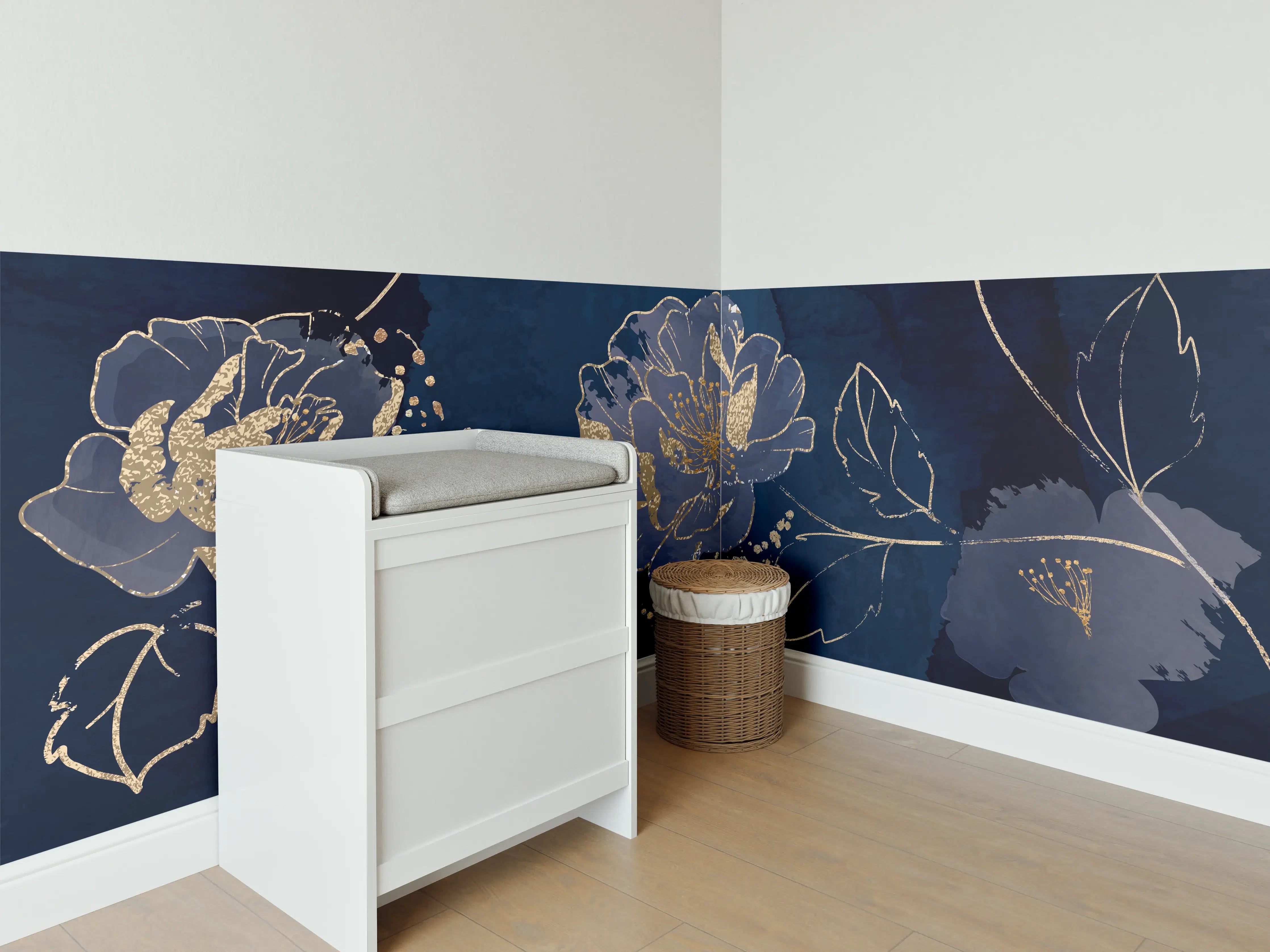 Babyzimmer Wandgestaltung - Nachtblaue Blumen Goldakzente
