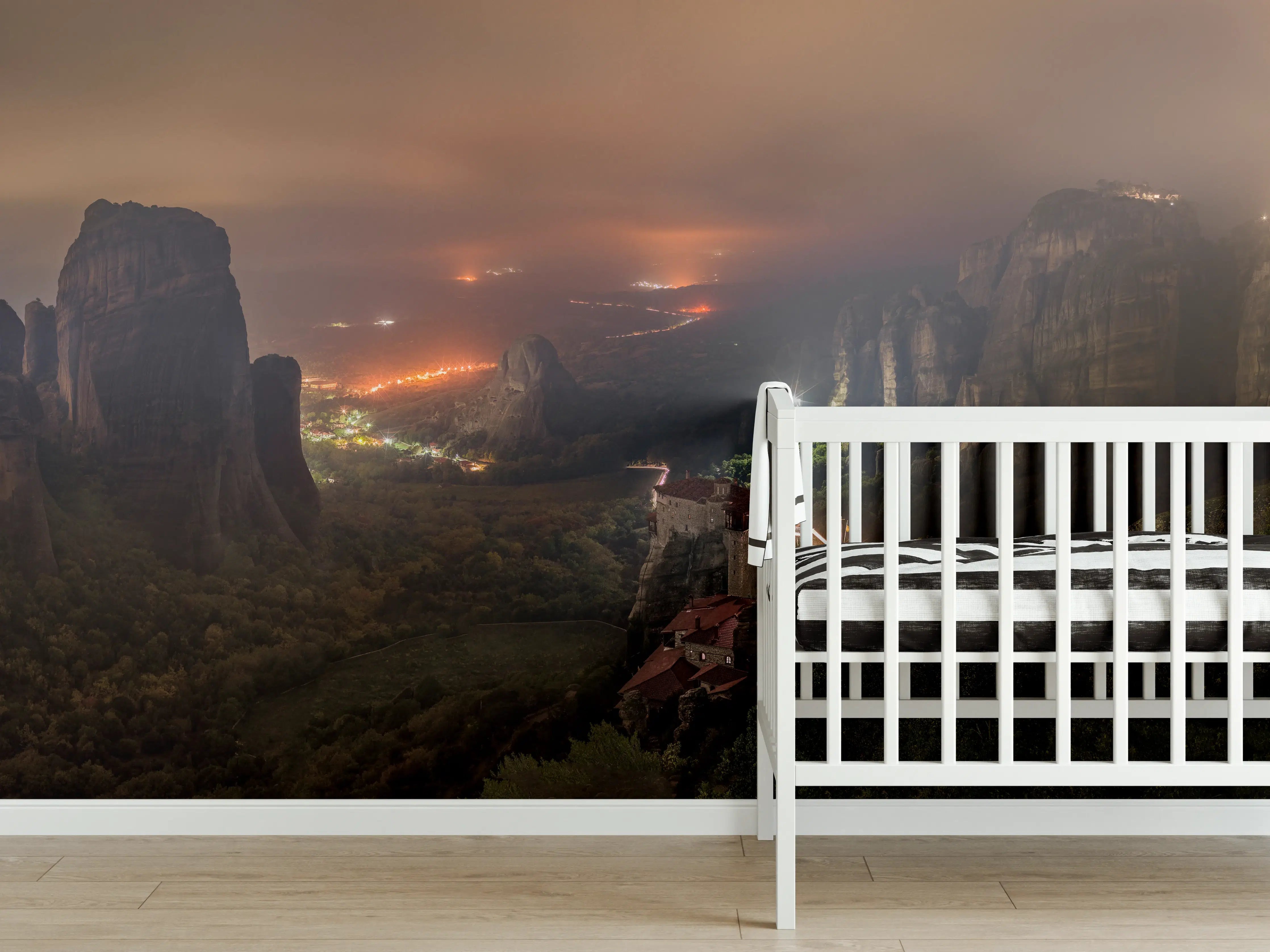 Babyzimmer Wandgestaltung - Nächtlicher Blick auf Meteora Berge