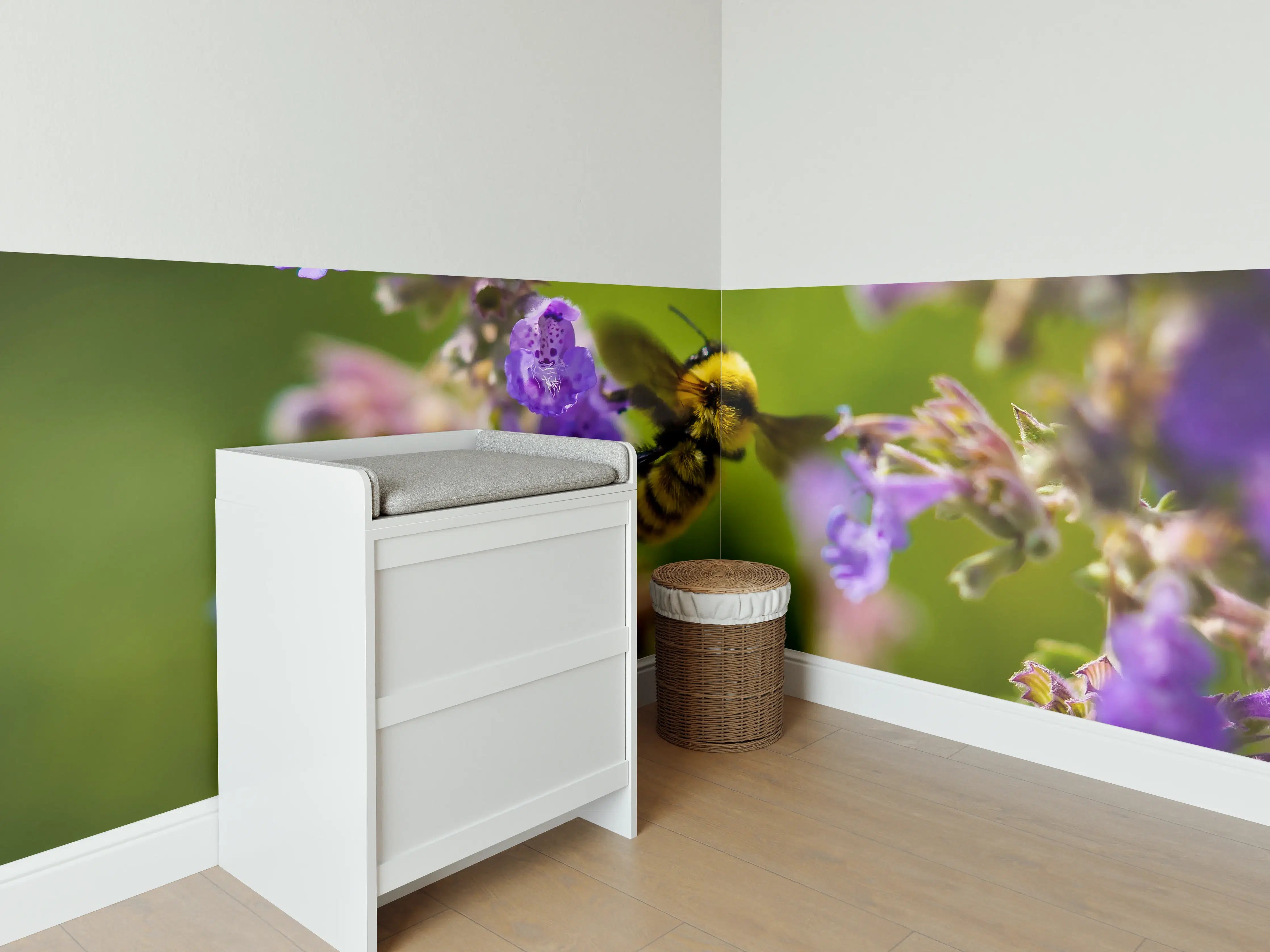 Babyzimmer Wandgestaltung - Nahaufnahme einer Honigbiene