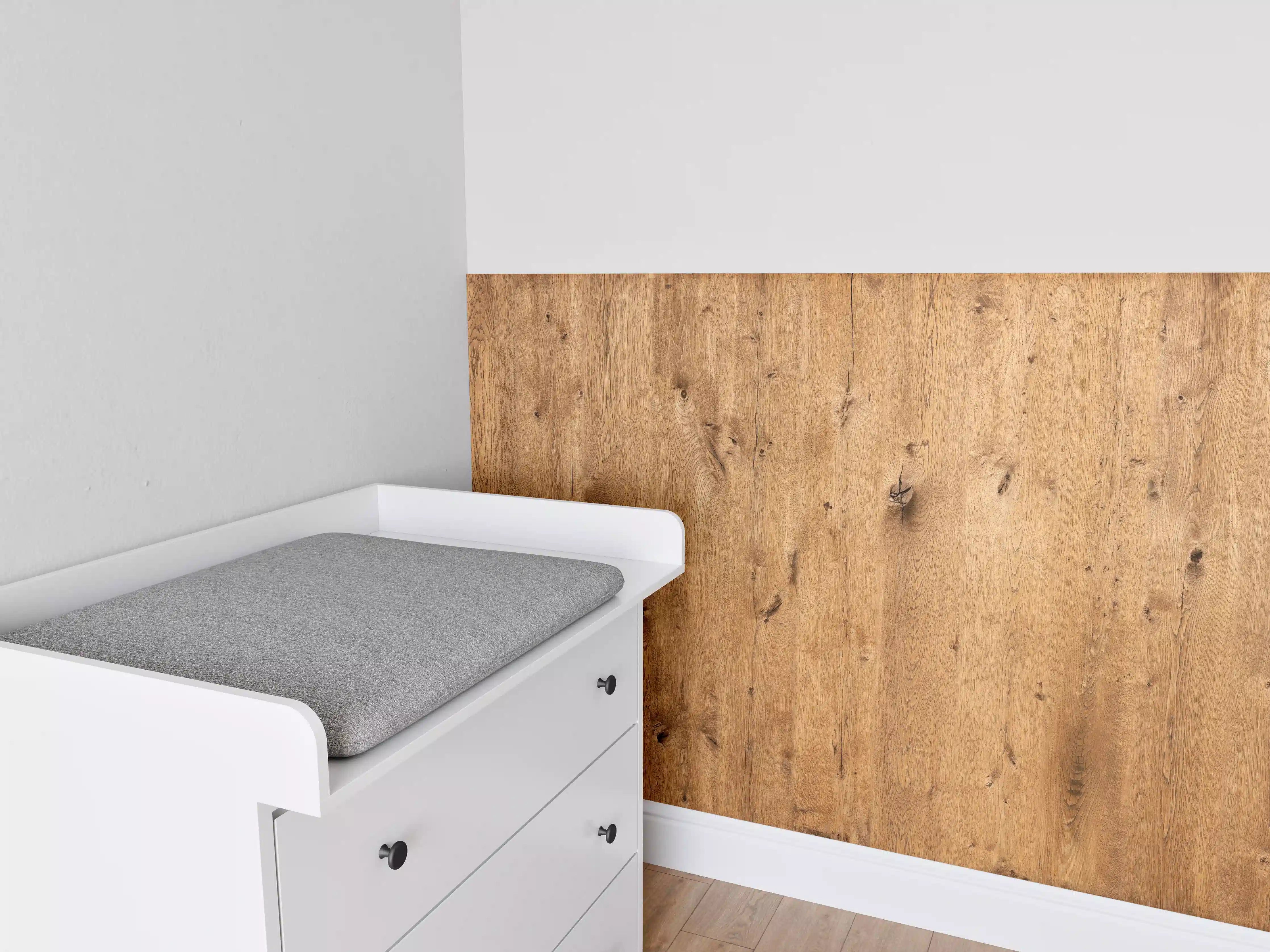 Babyzimmer Wandgestaltung - Natürliche Eichenholz-Struktur