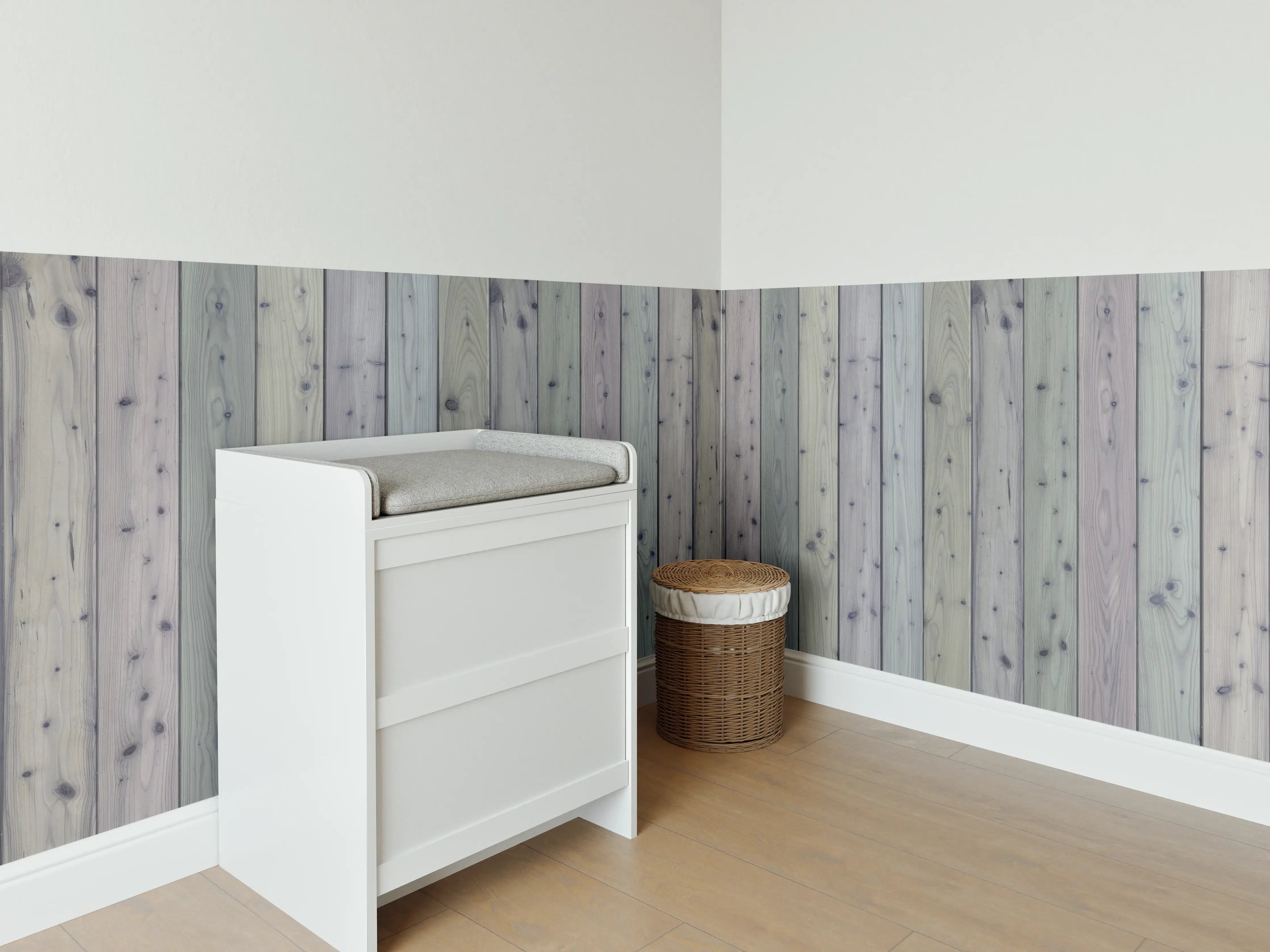 Babyzimmer Wandgestaltung - Natürliche Holzoptik in Pastellfarben