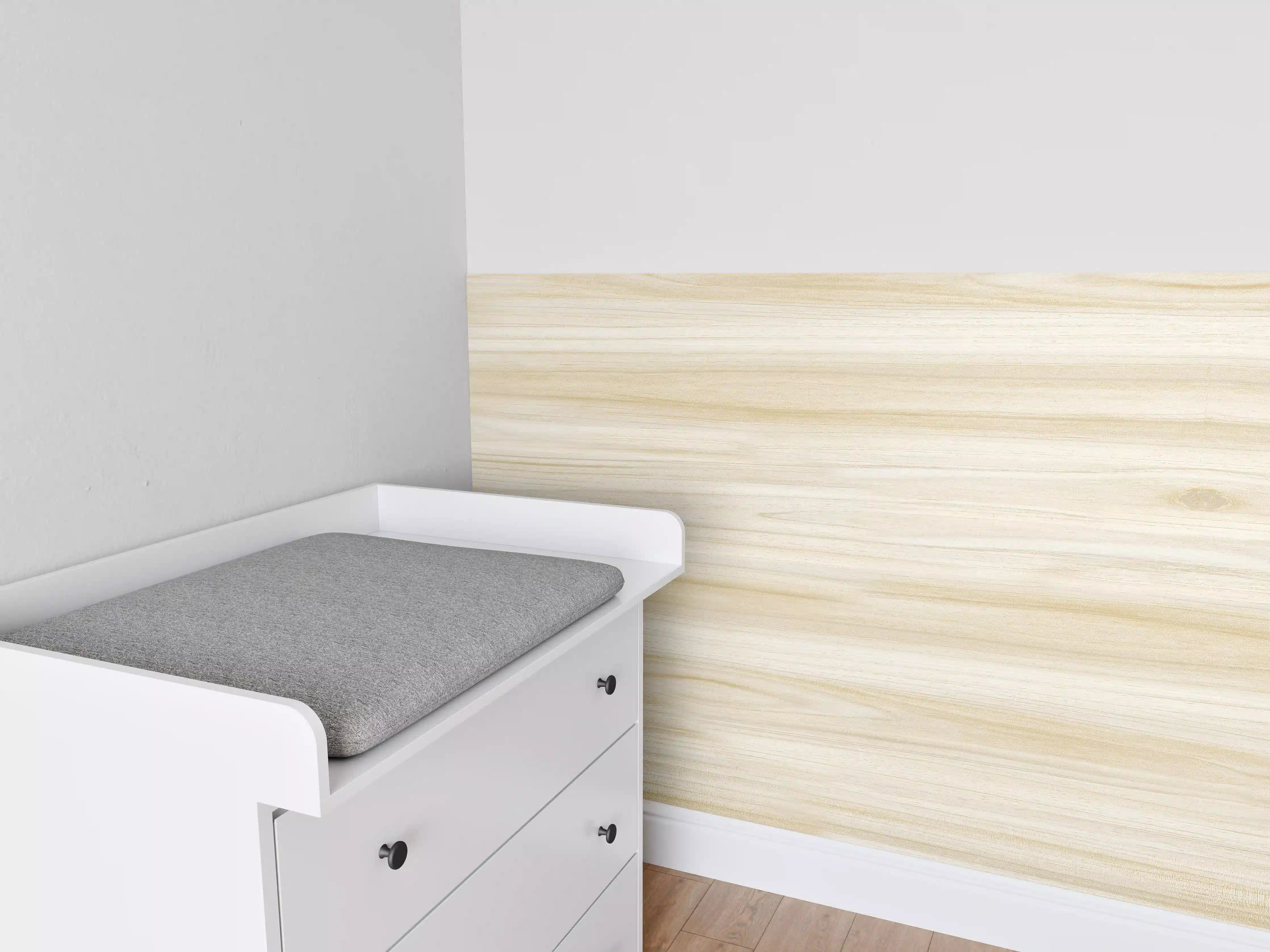 Babyzimmer Wandgestaltung - Natürliche Holztextur