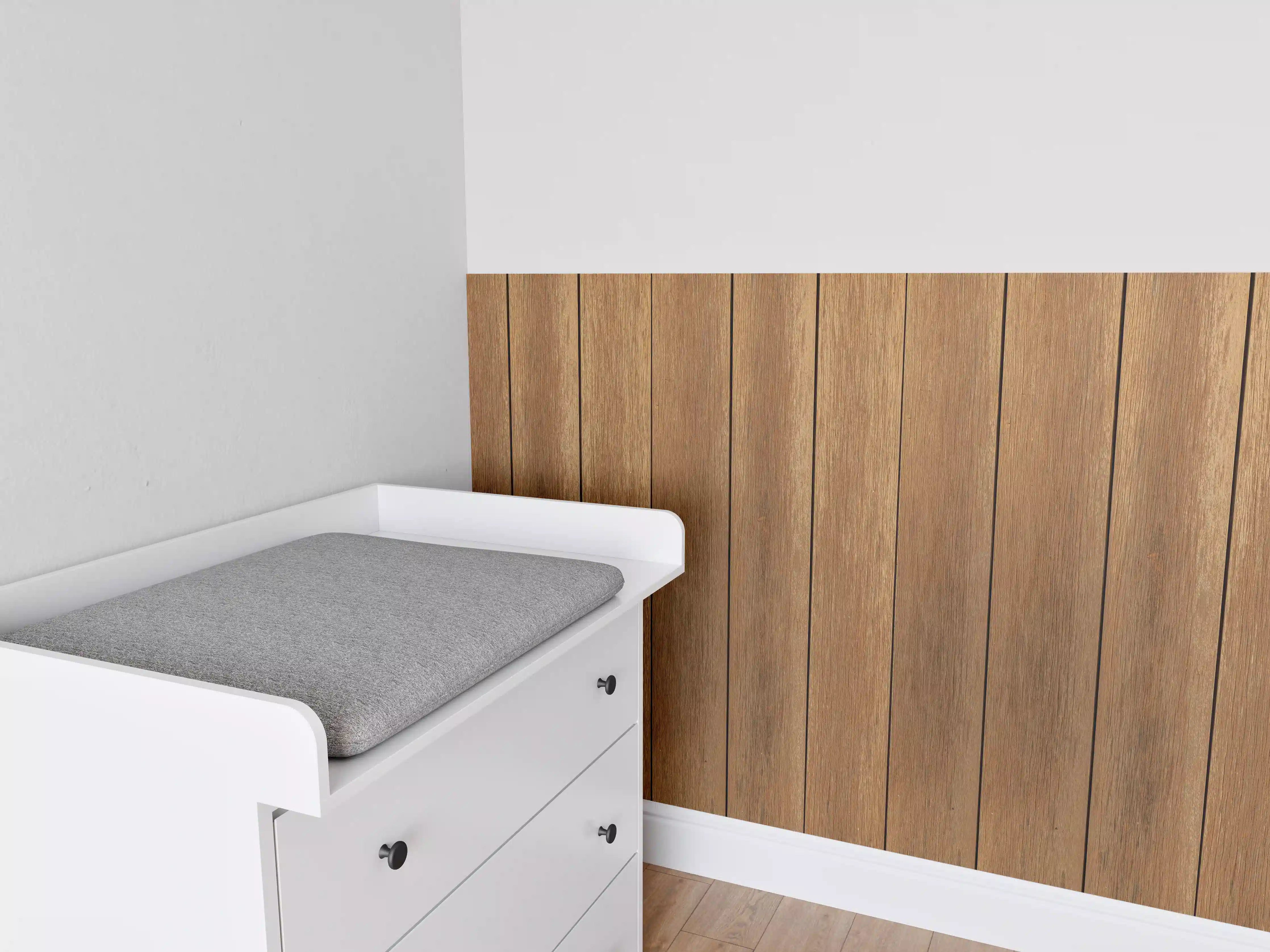 Babyzimmer Wandgestaltung - Natürliche satte bräunliche Holzplanken