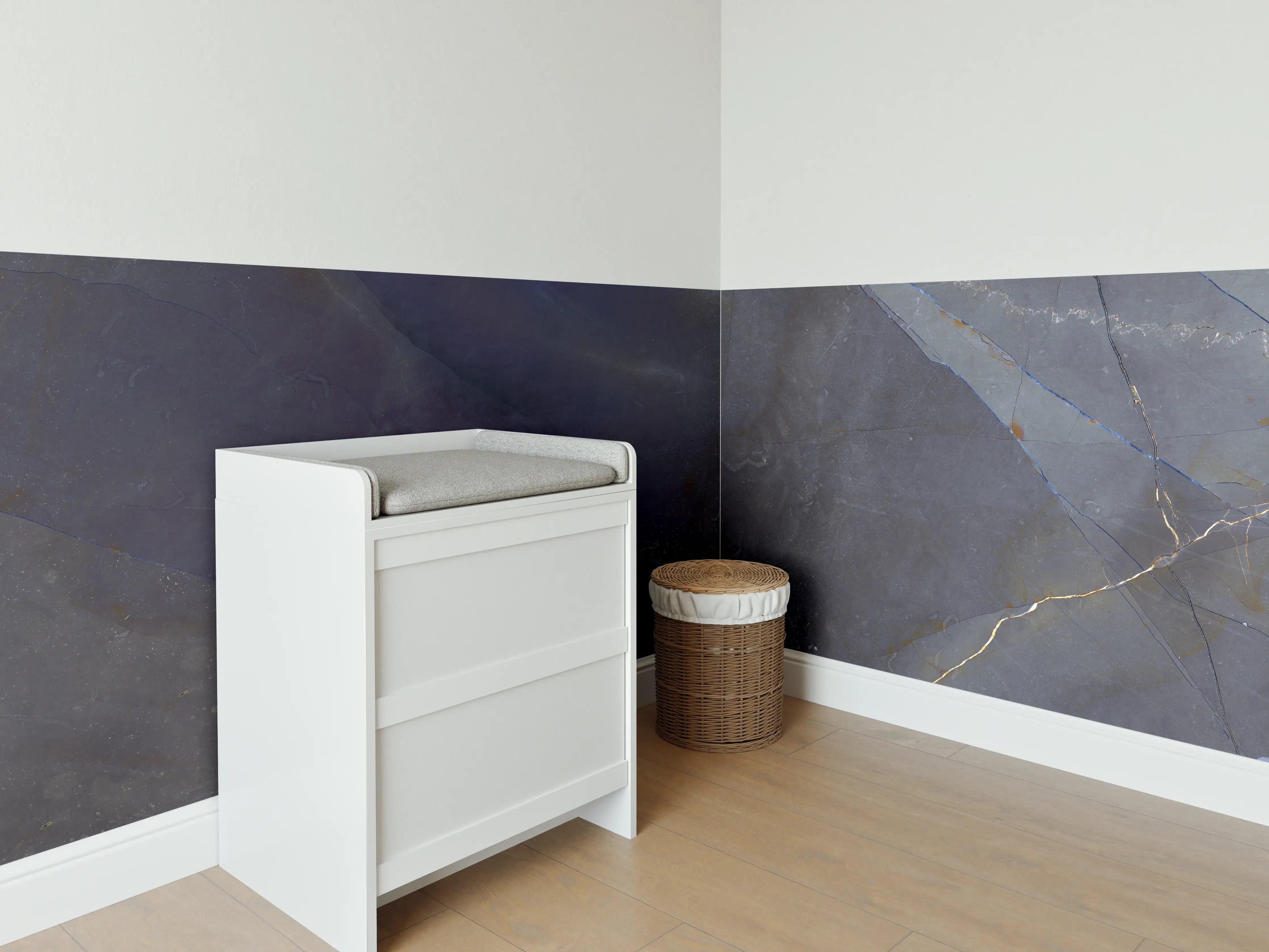 Babyzimmer Wandgestaltung - Natürliches blaues Marmormuster