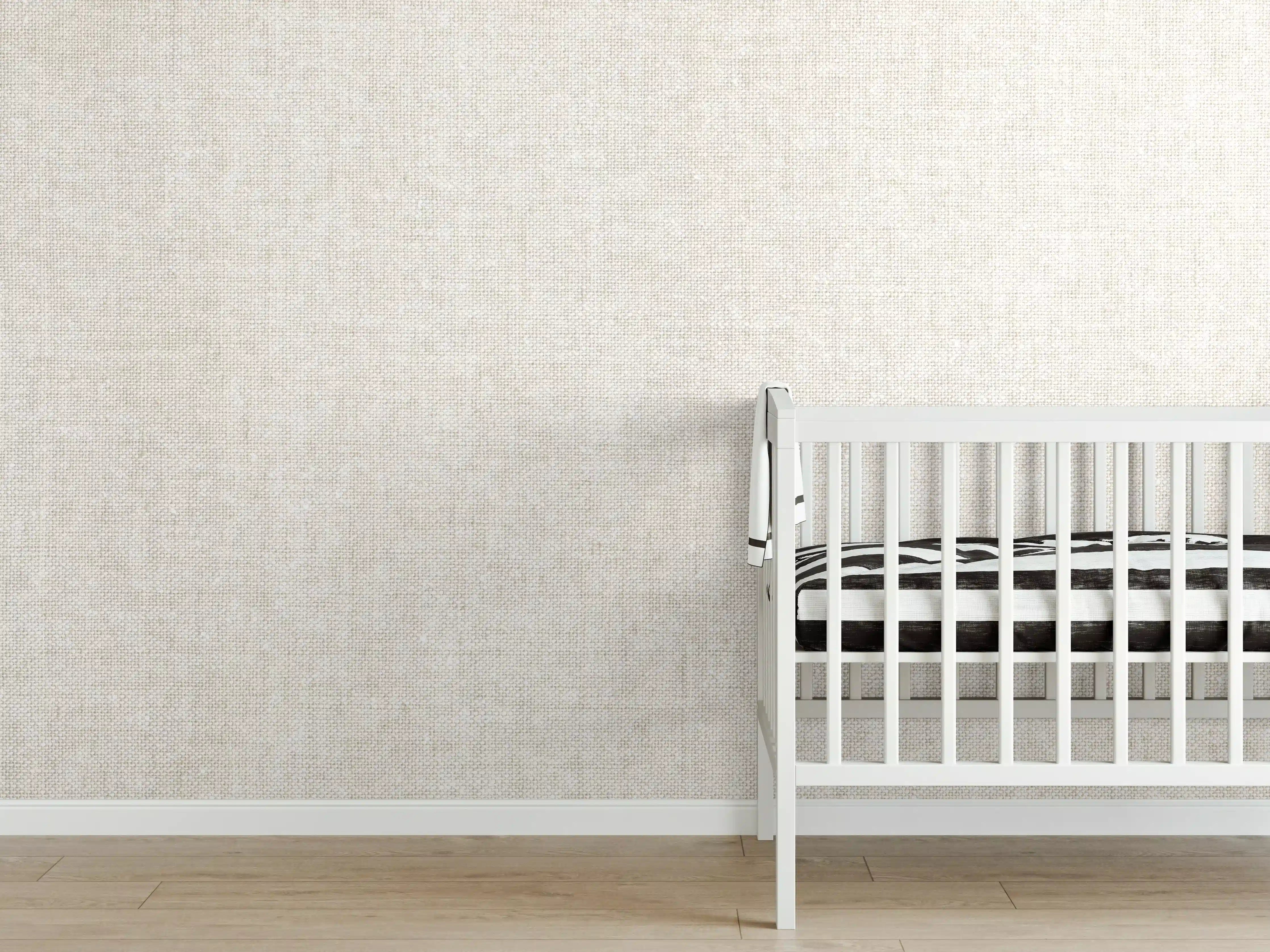 Babyzimmer Wandgestaltung - Naturbelassene Stofftextur in Grau-Beige
