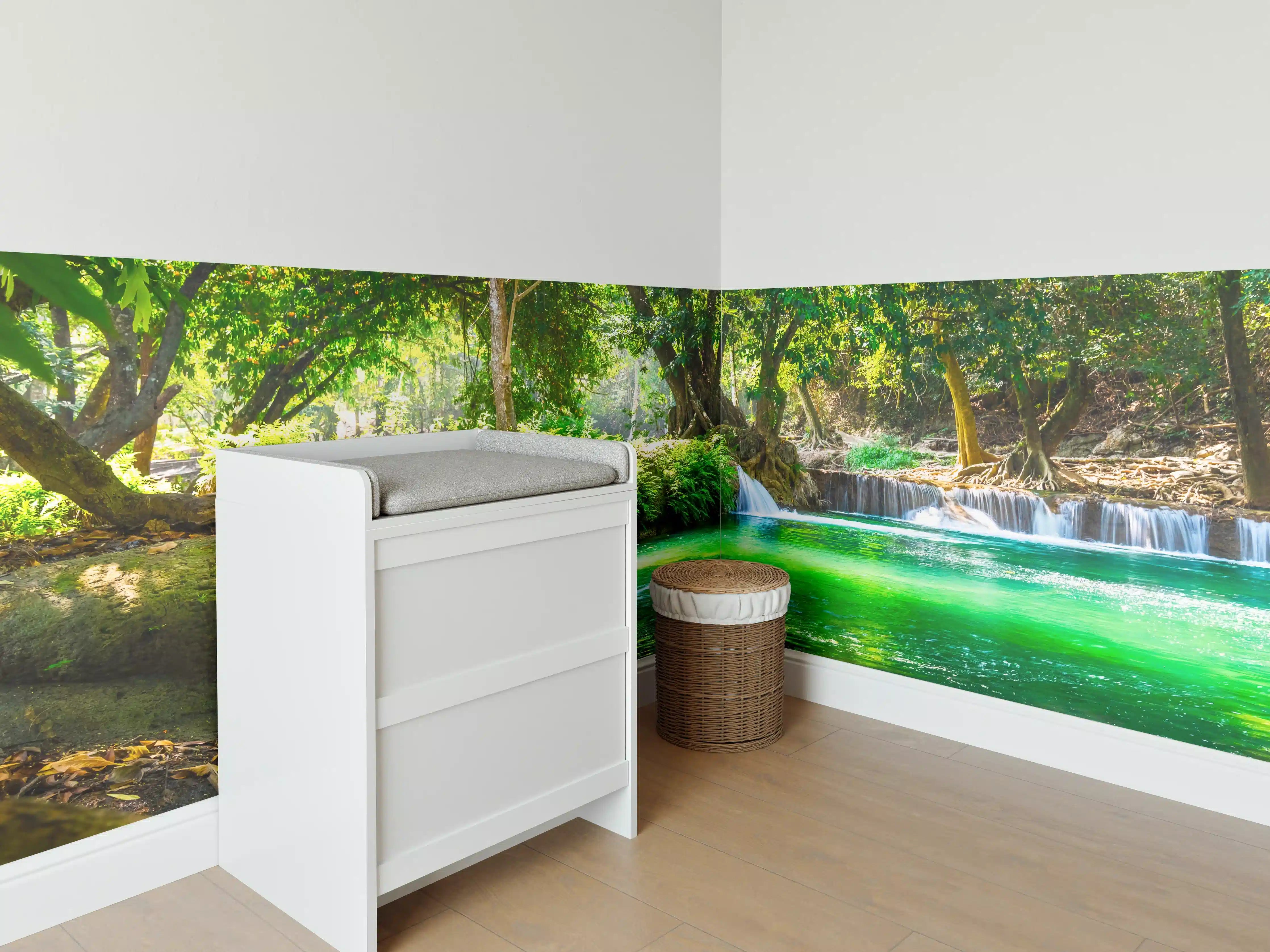 Babyzimmer Wandgestaltung - Naturerlebnis am Wasserfall im Grünen