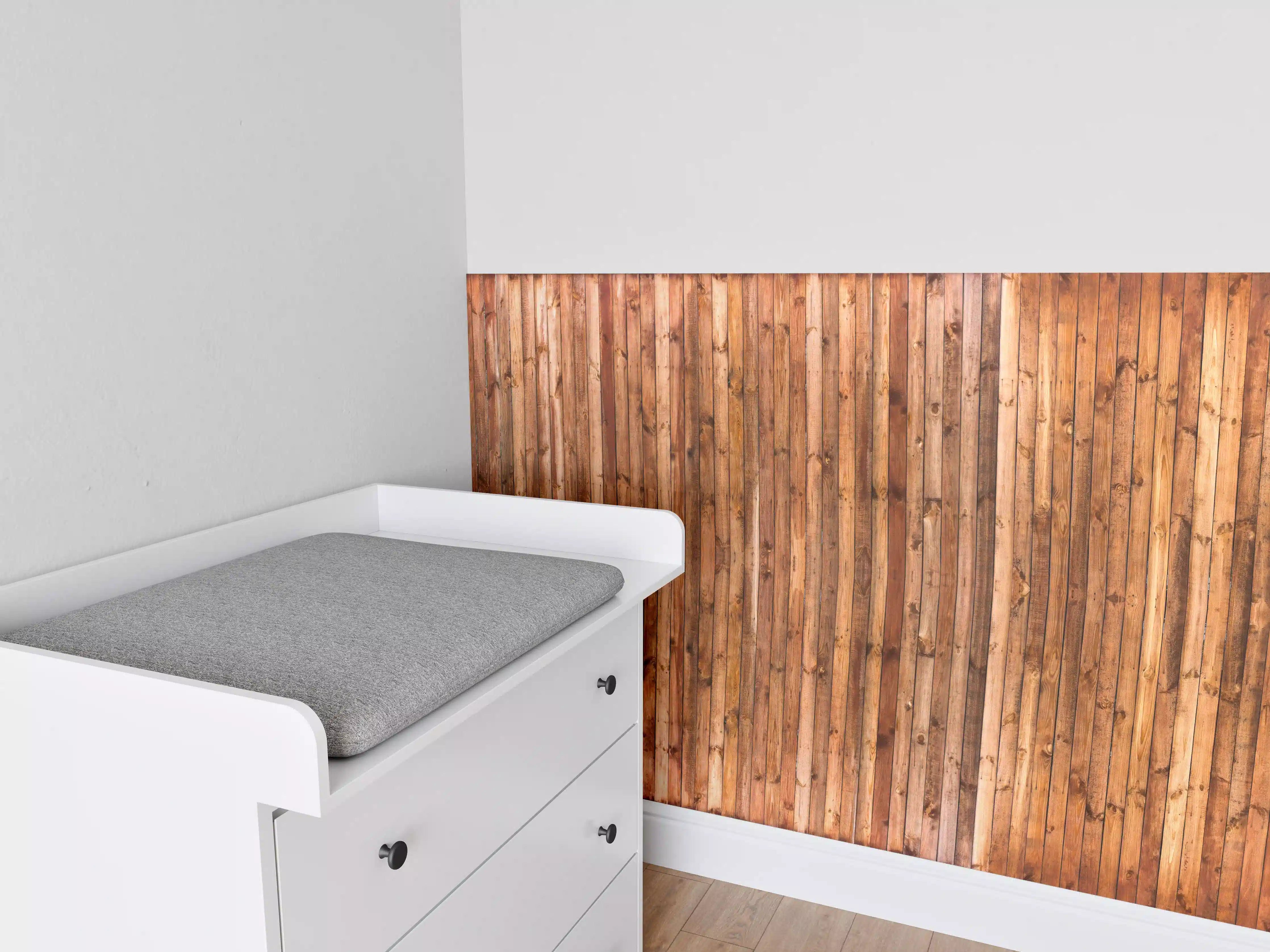 Babyzimmer Wandgestaltung - Naturholz in warmen Brauntönen