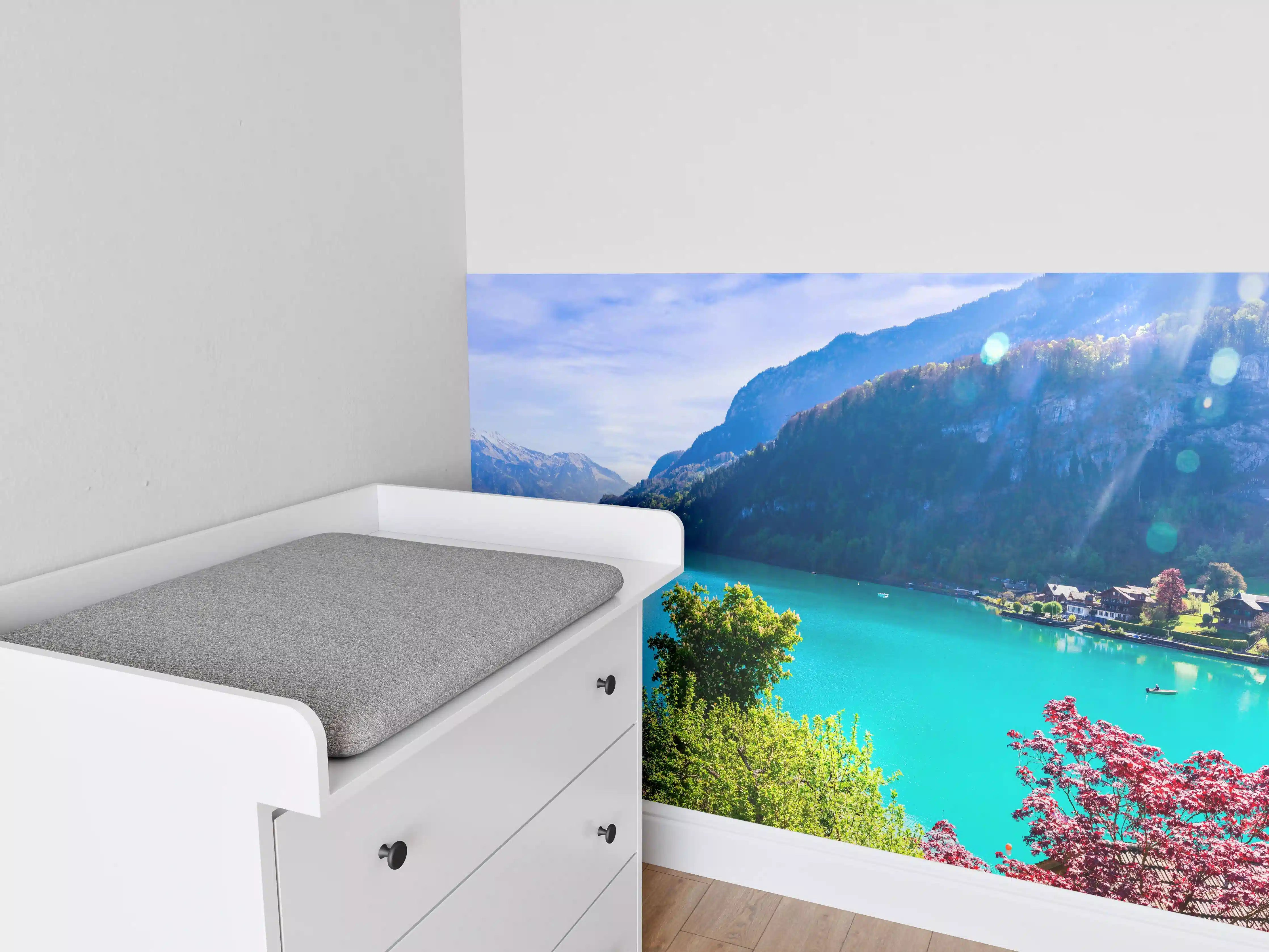Babyzimmer Wandgestaltung - Naturkulisse des Brienzersees - Schweiz