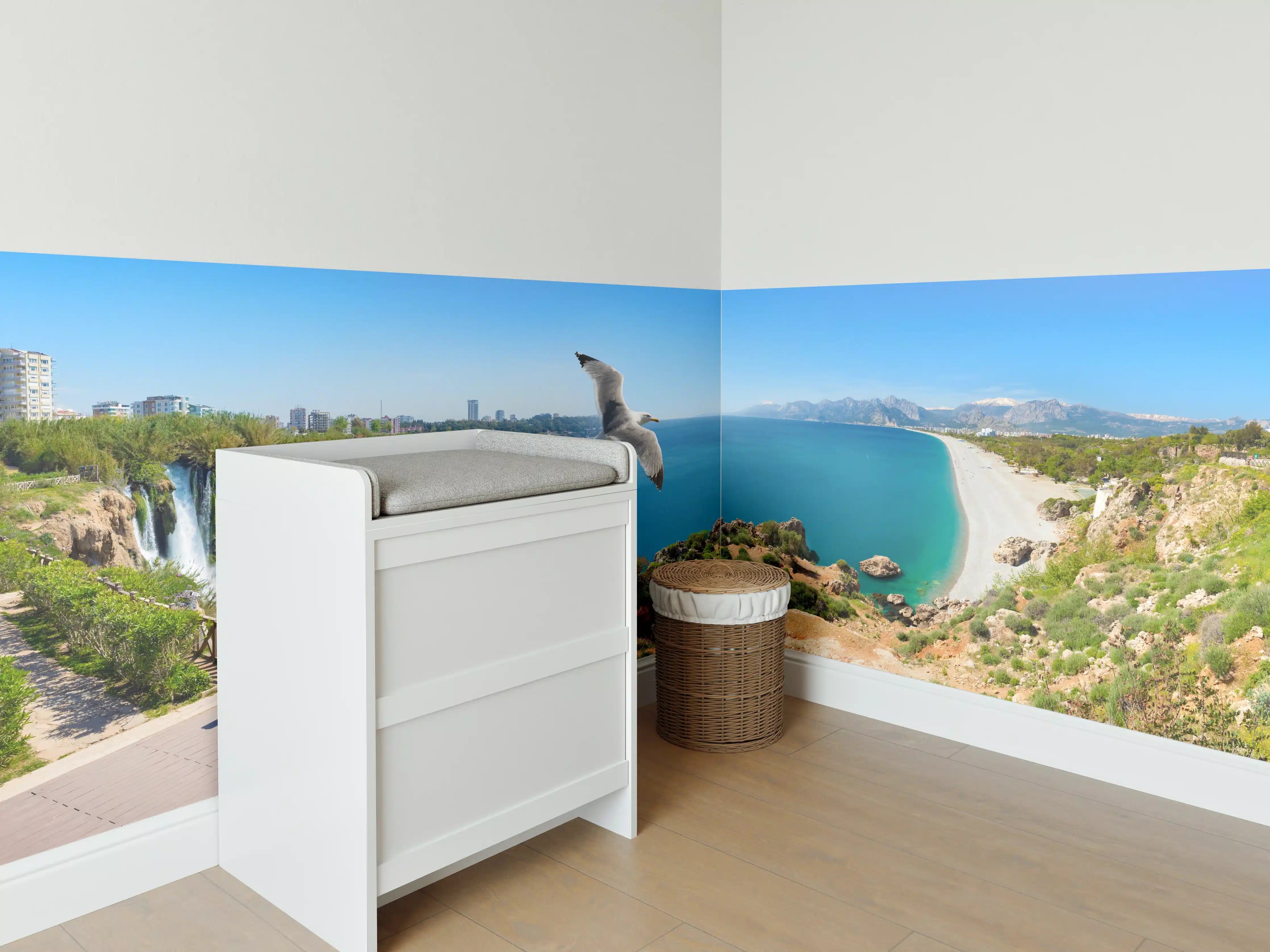 Babyzimmer Wandgestaltung - Naturpanorama mit Wasserfall und Meer