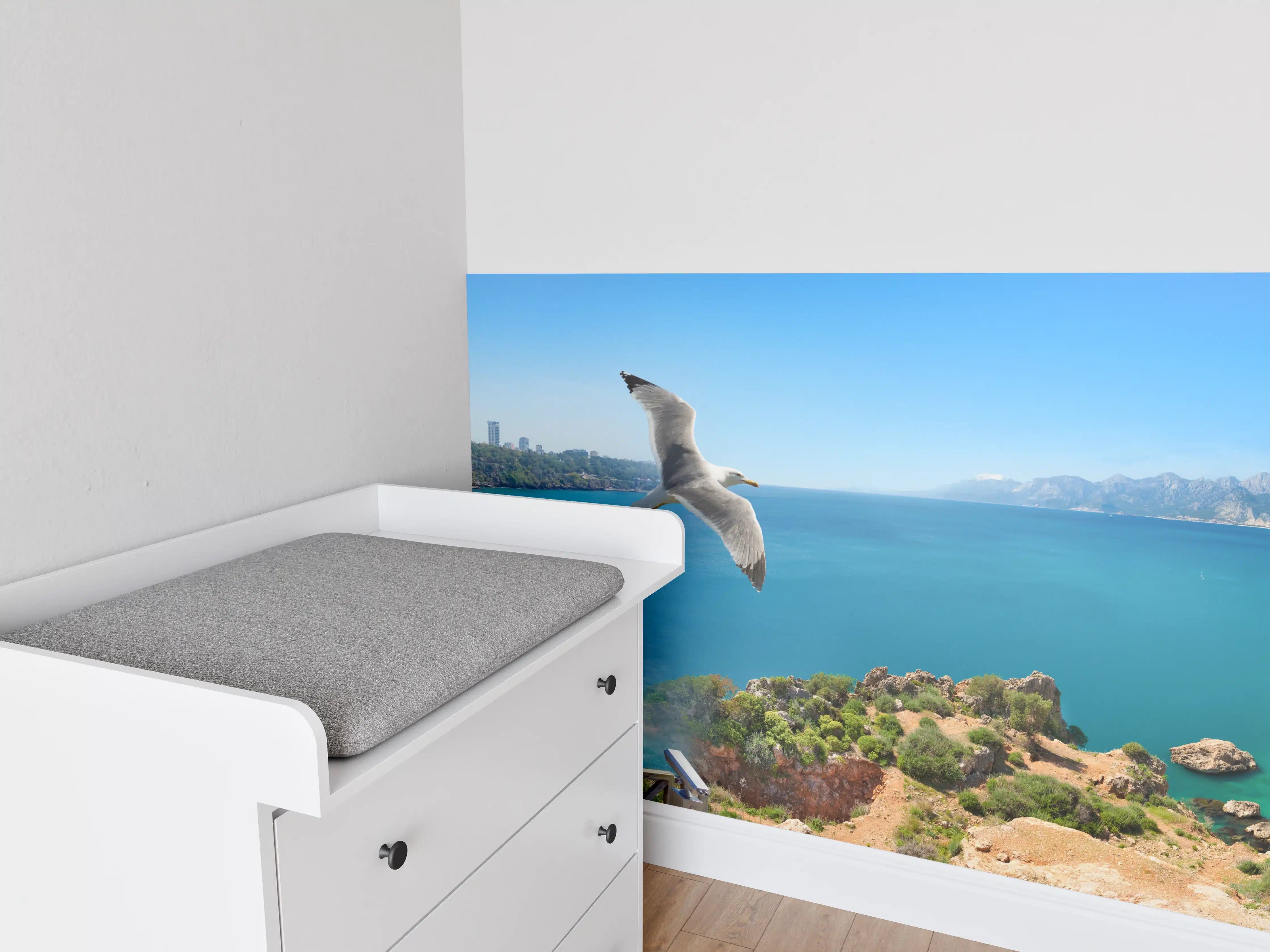 Babyzimmer Wandgestaltung - Naturpanorama mit Wasserfall und Meer