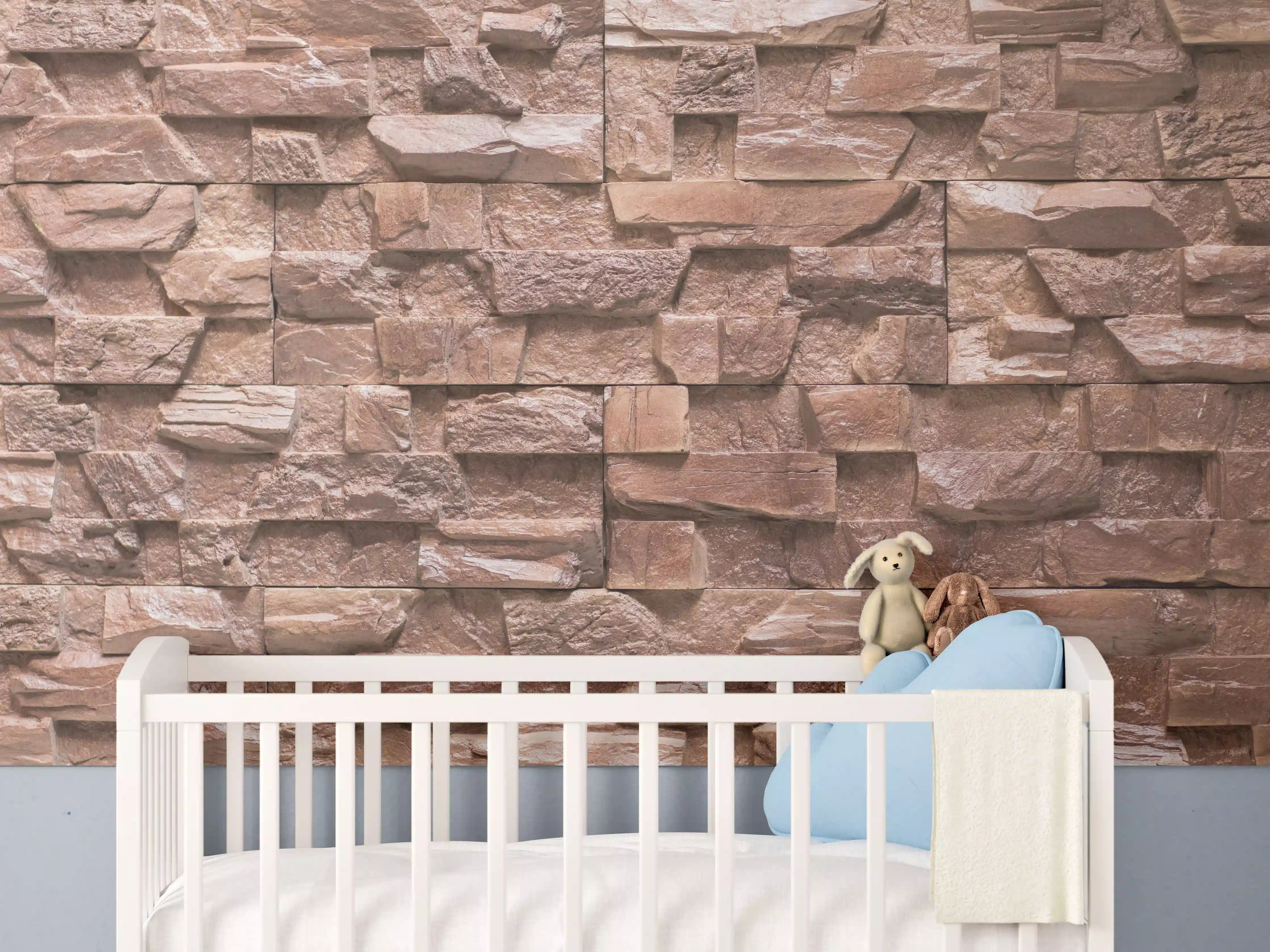 Babyzimmer Wandgestaltung - Natursteinmauer in warmen Rottönen