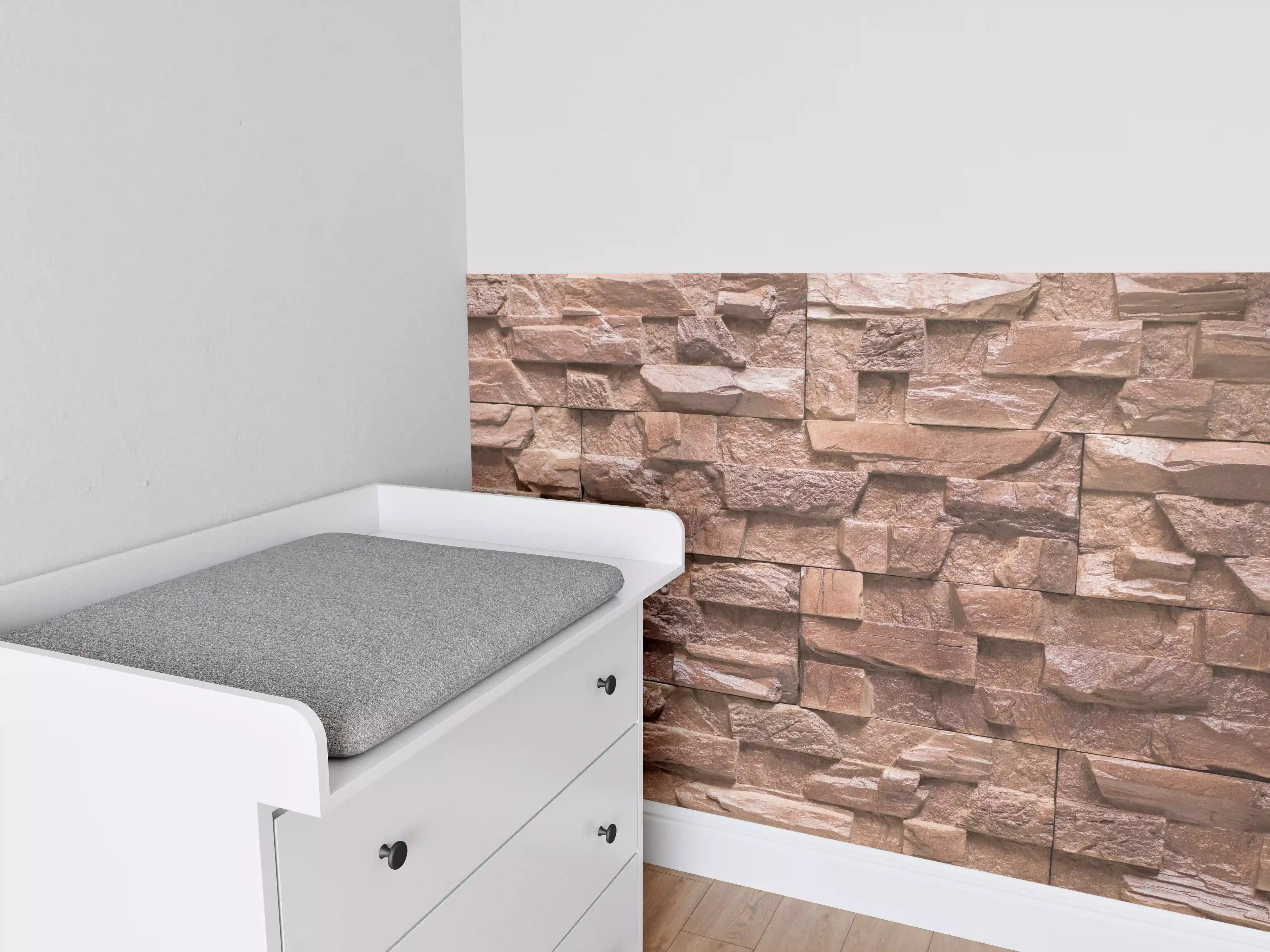 Babyzimmer Wandgestaltung - Natursteinmauer in warmen Rottönen