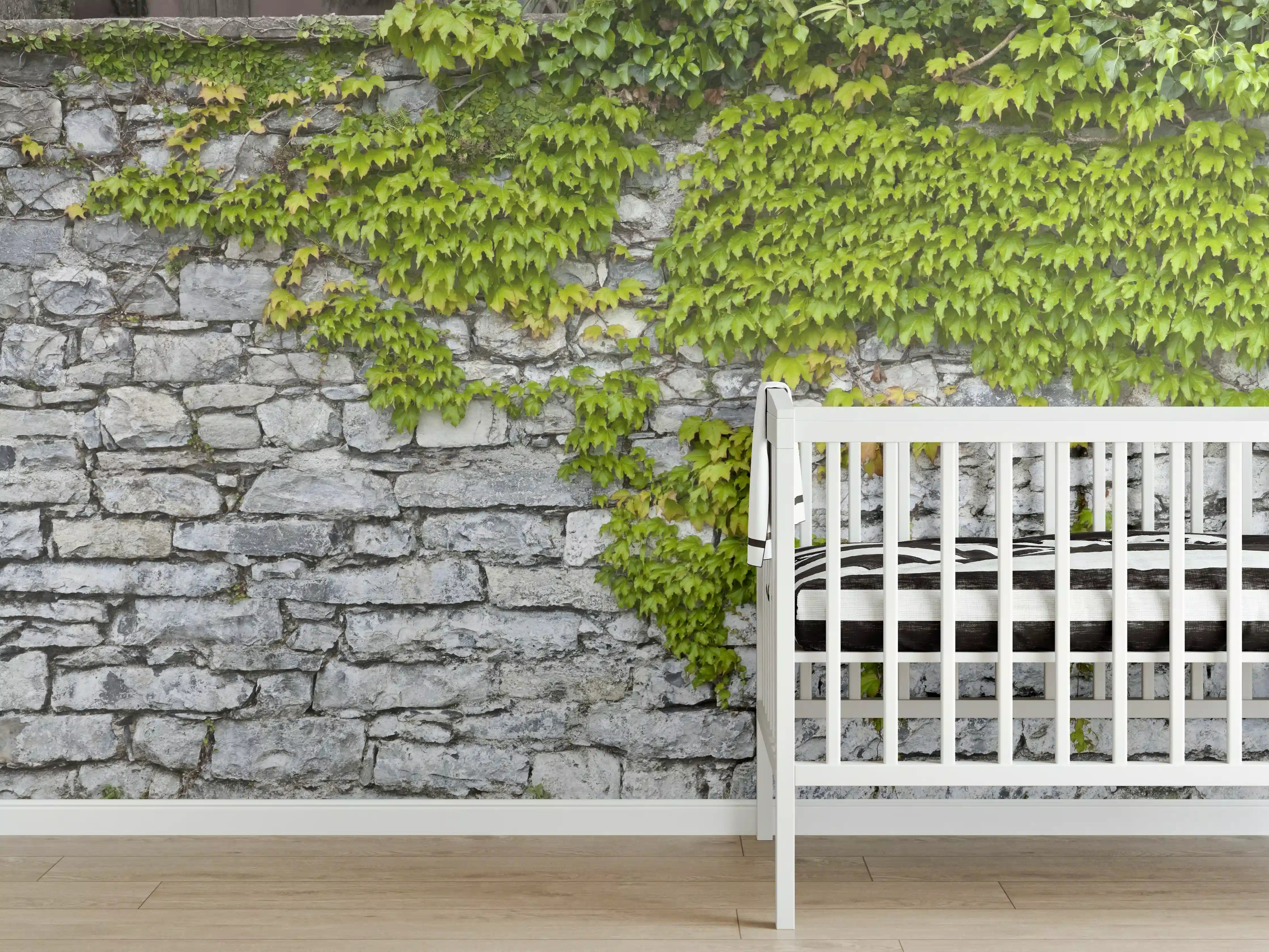 Babyzimmer Wandgestaltung - Natursteinmauer mit Weinlaub