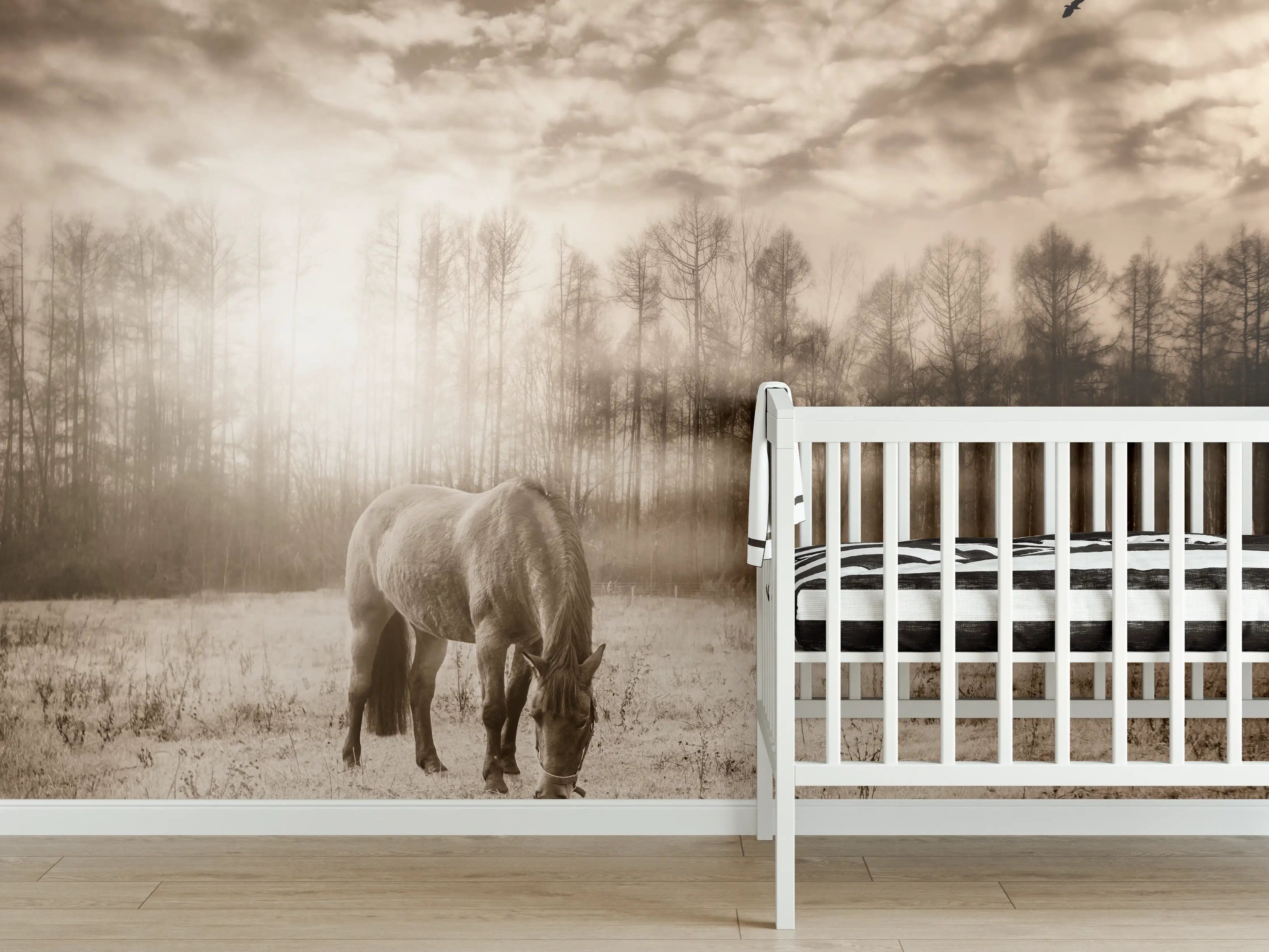 Babyzimmer Wandgestaltung - Nebelige Weide mit Pferd im Herbst