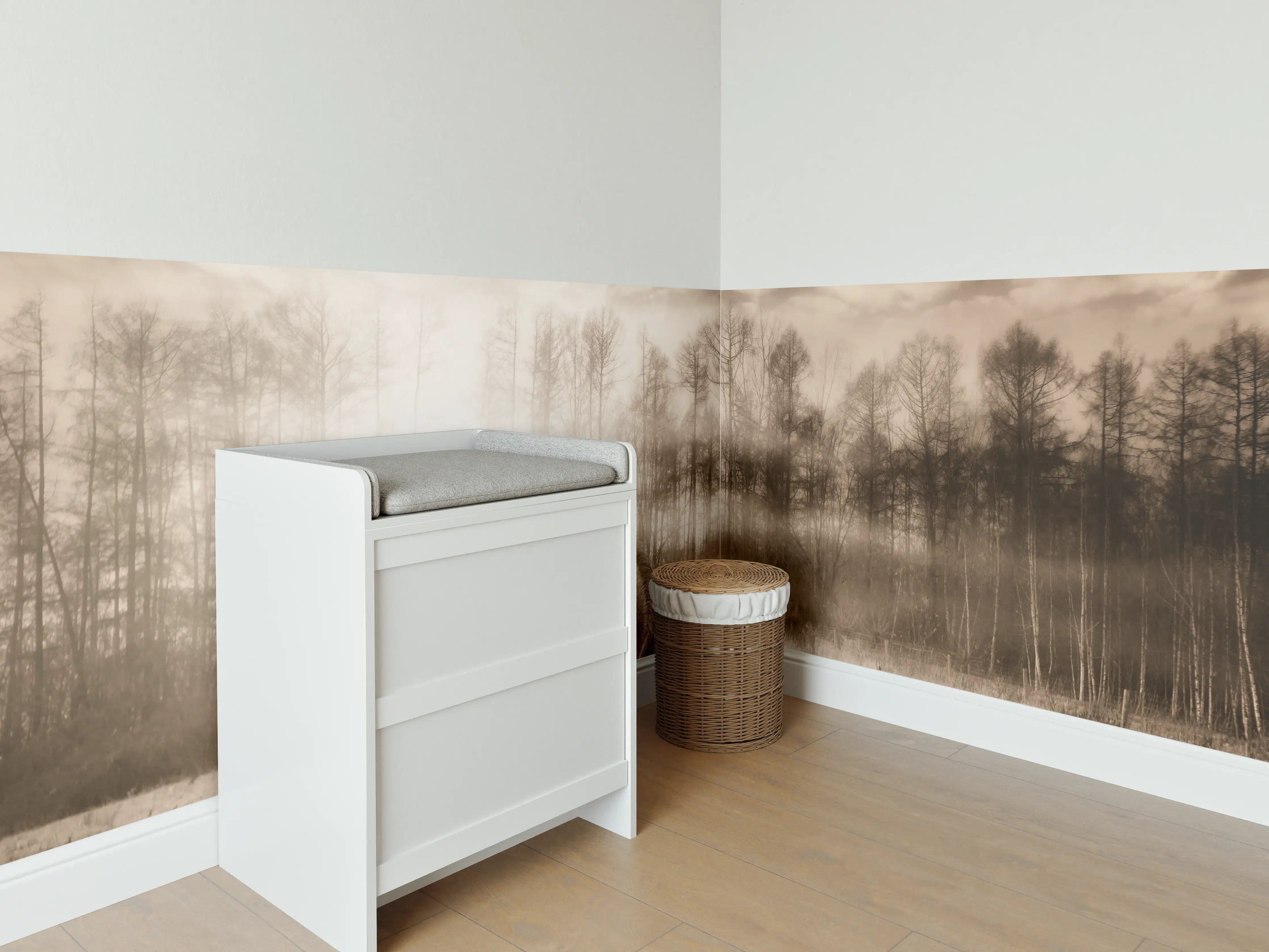 Babyzimmer Wandgestaltung - Nebelige Weide mit Pferd im Herbst