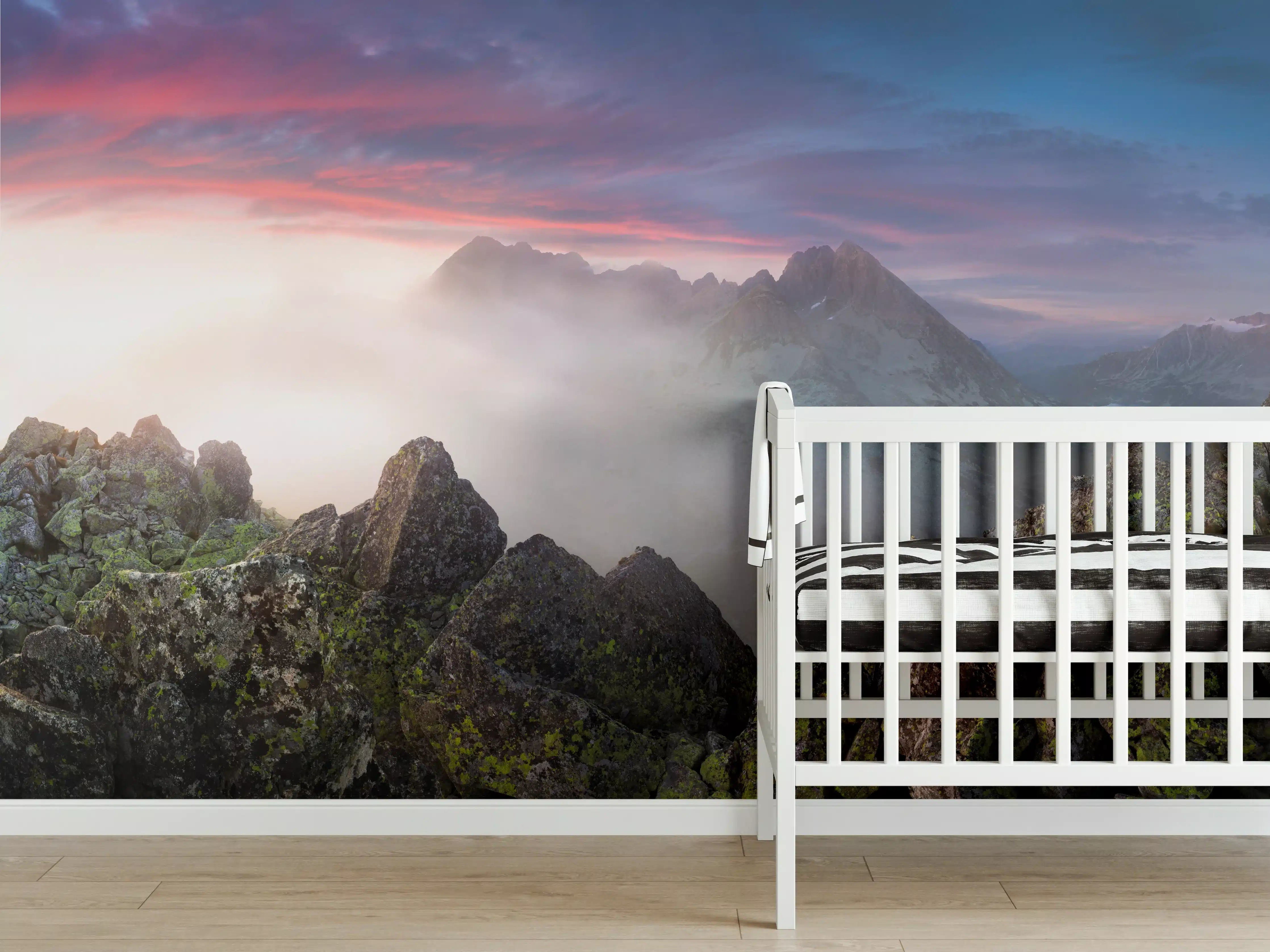 Babyzimmer Wandgestaltung - Nebeliger Blick auf Fairytale Berge, Slowakei