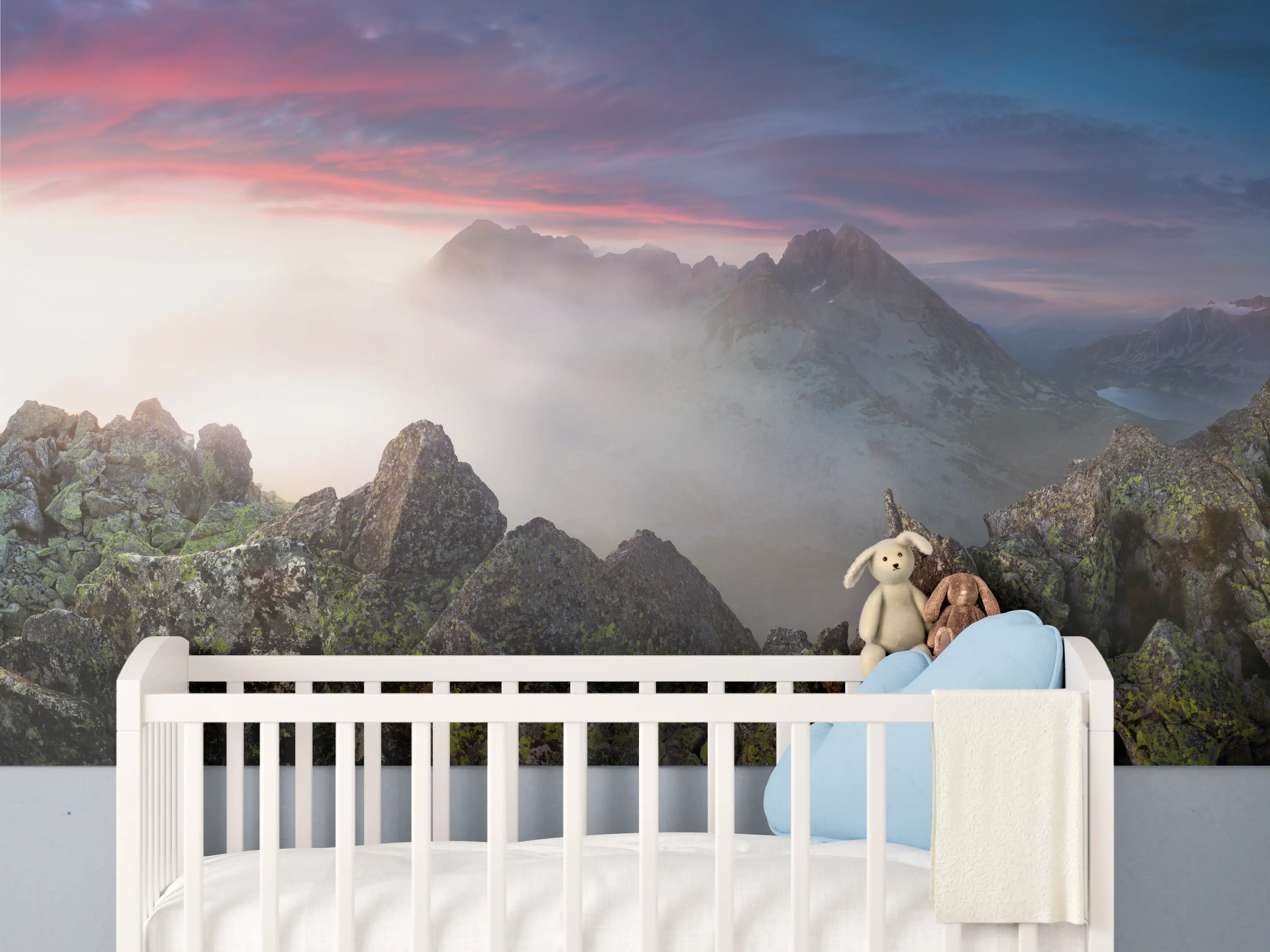 Babyzimmer Wandgestaltung - Nebeliger Blick auf Fairytale Berge, Slowakei