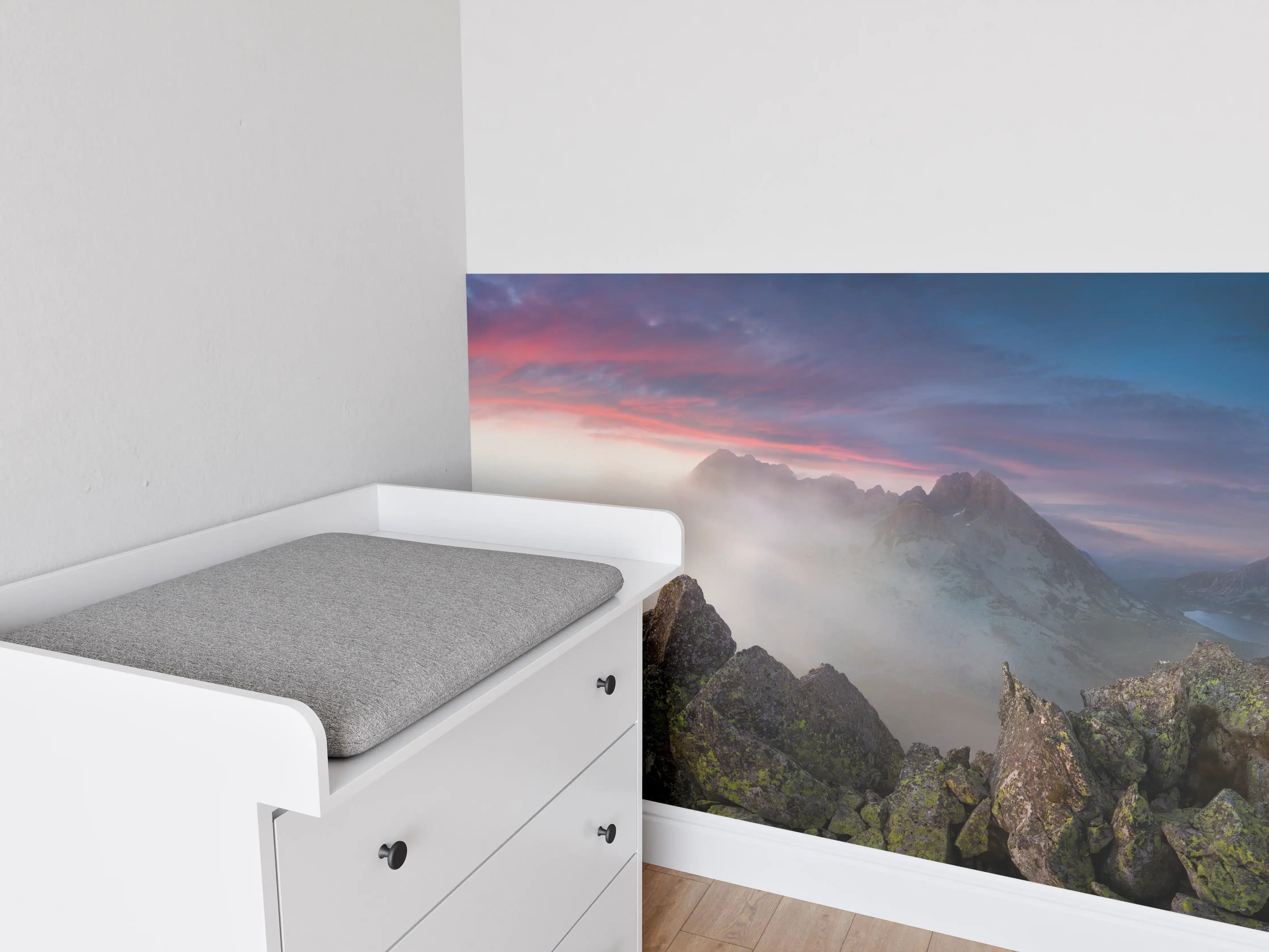 Babyzimmer Wandgestaltung - Nebeliger Blick auf Fairytale Berge, Slowakei