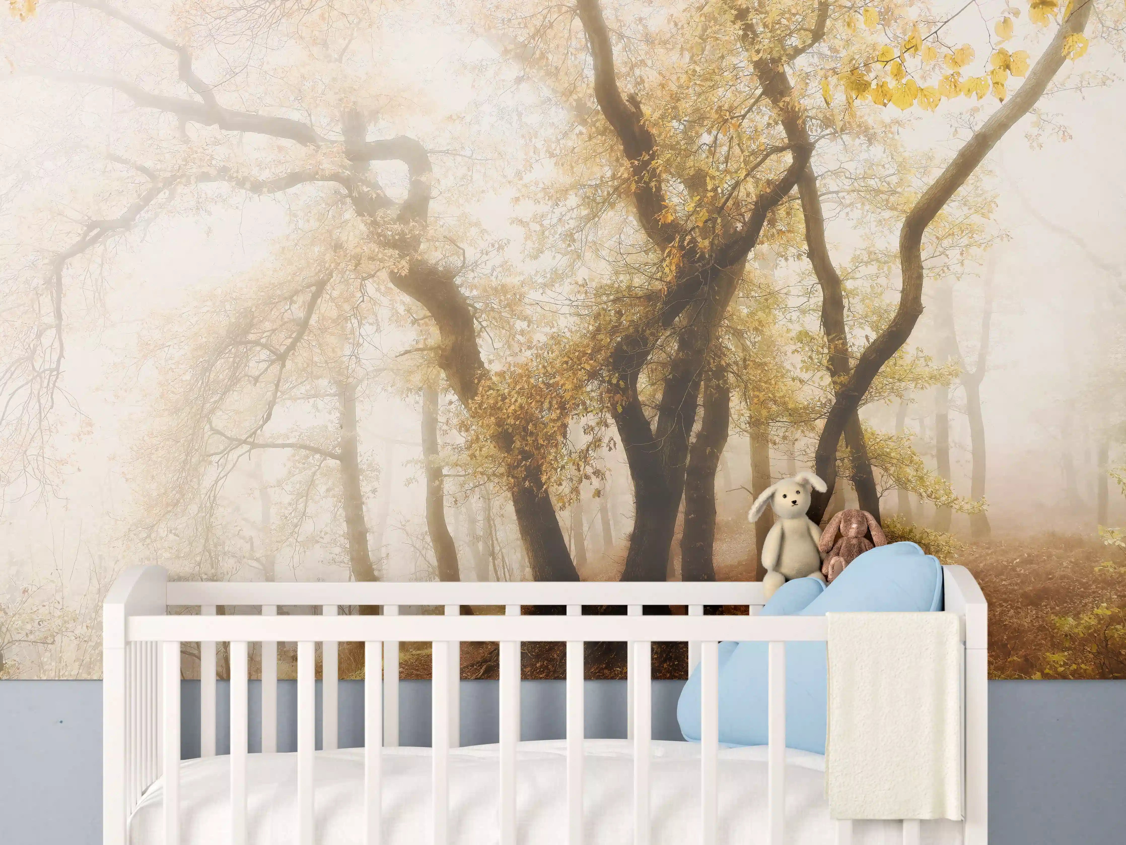 Babyzimmer Wandgestaltung - Nebeliger Wald im Herbst