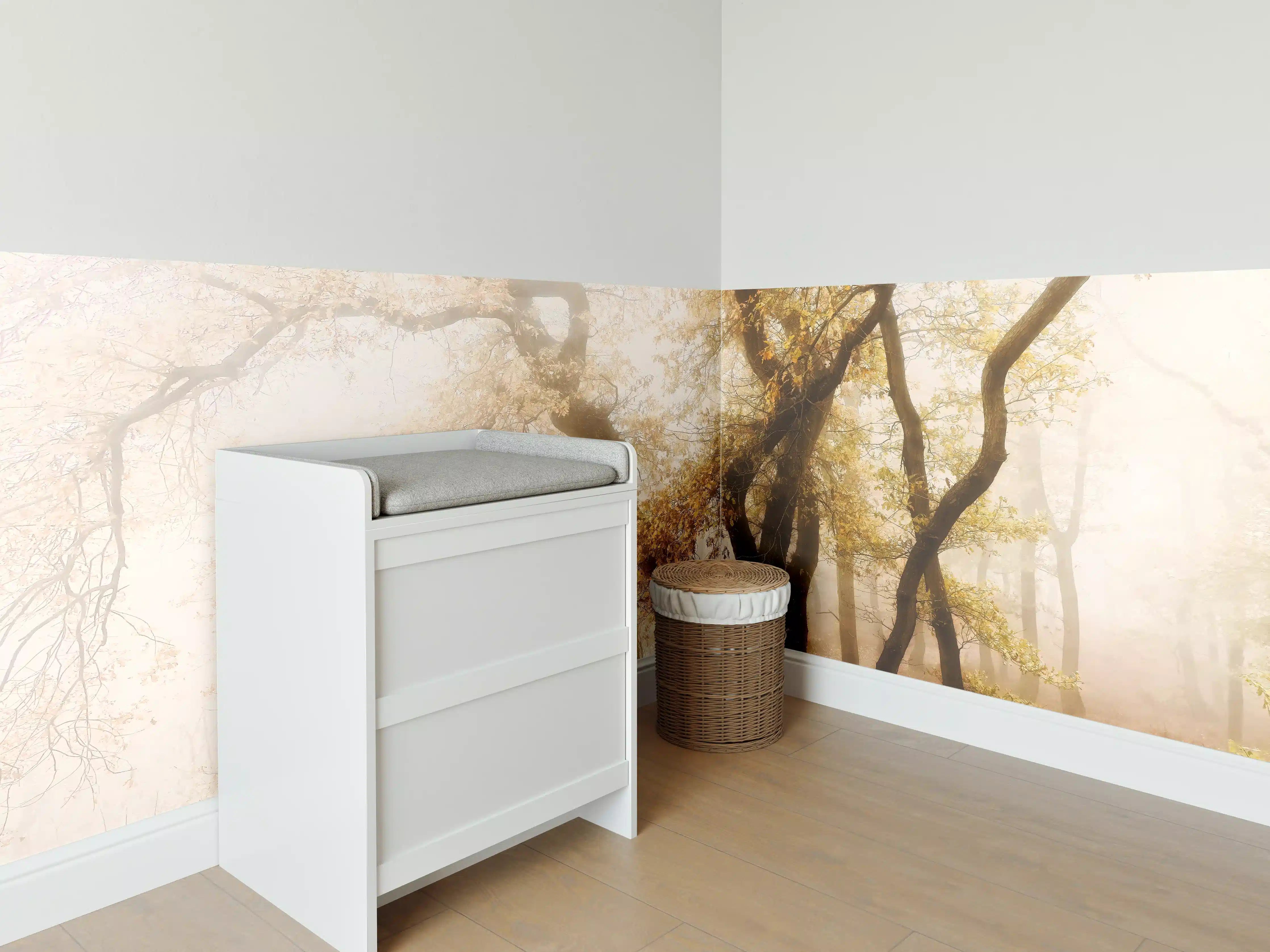 Babyzimmer Wandgestaltung - Nebeliger Wald im Herbst