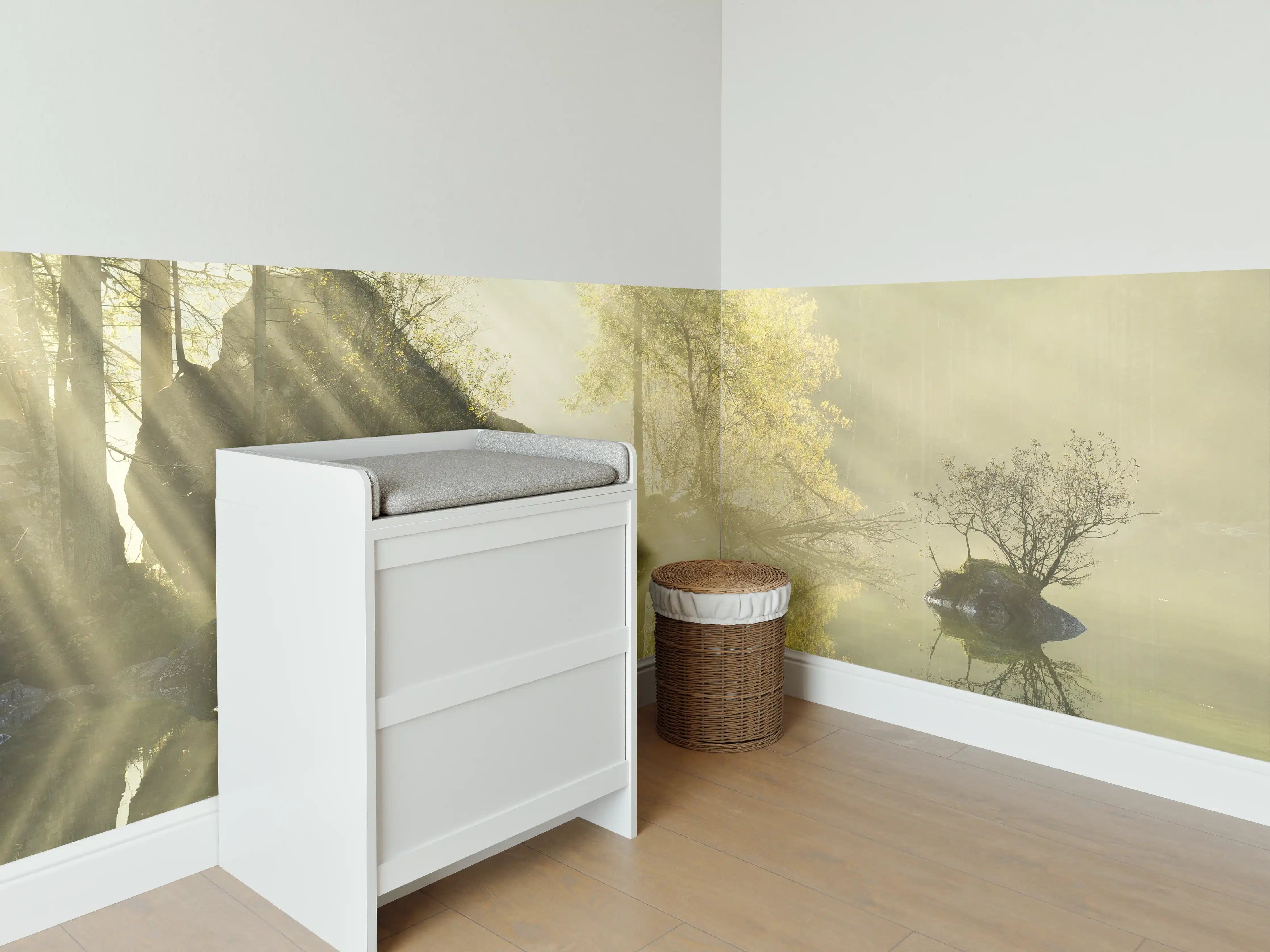 Babyzimmer Wandgestaltung - Nebeliger Waldsee bei Sonnenaufgang