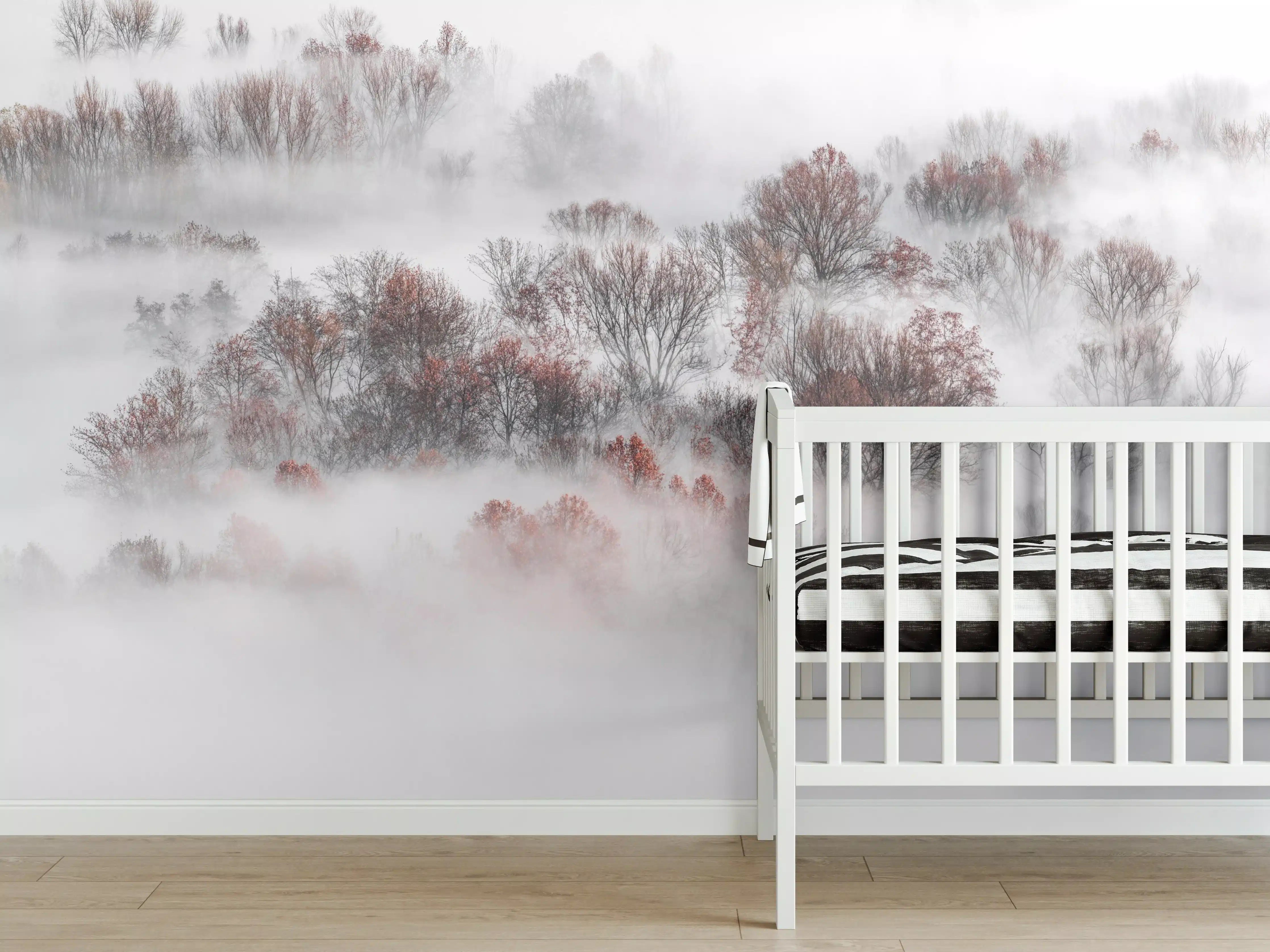 Babyzimmer Wandgestaltung - Nebelverhangener Wald in Weiß-Grau
