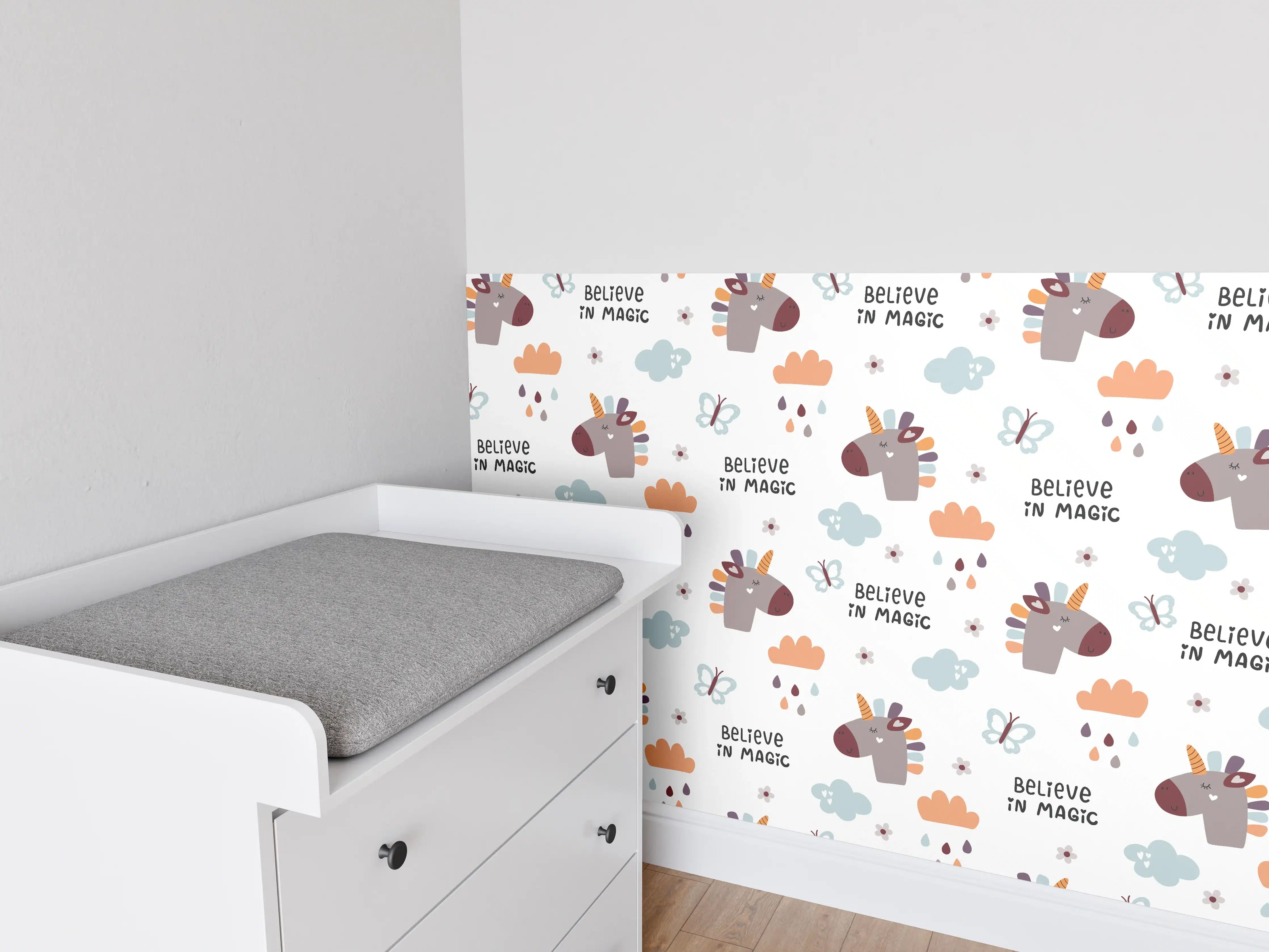 Babyzimmer Wandgestaltung - Niedlicher Einhorn-Print mit Wolken und Sternen
