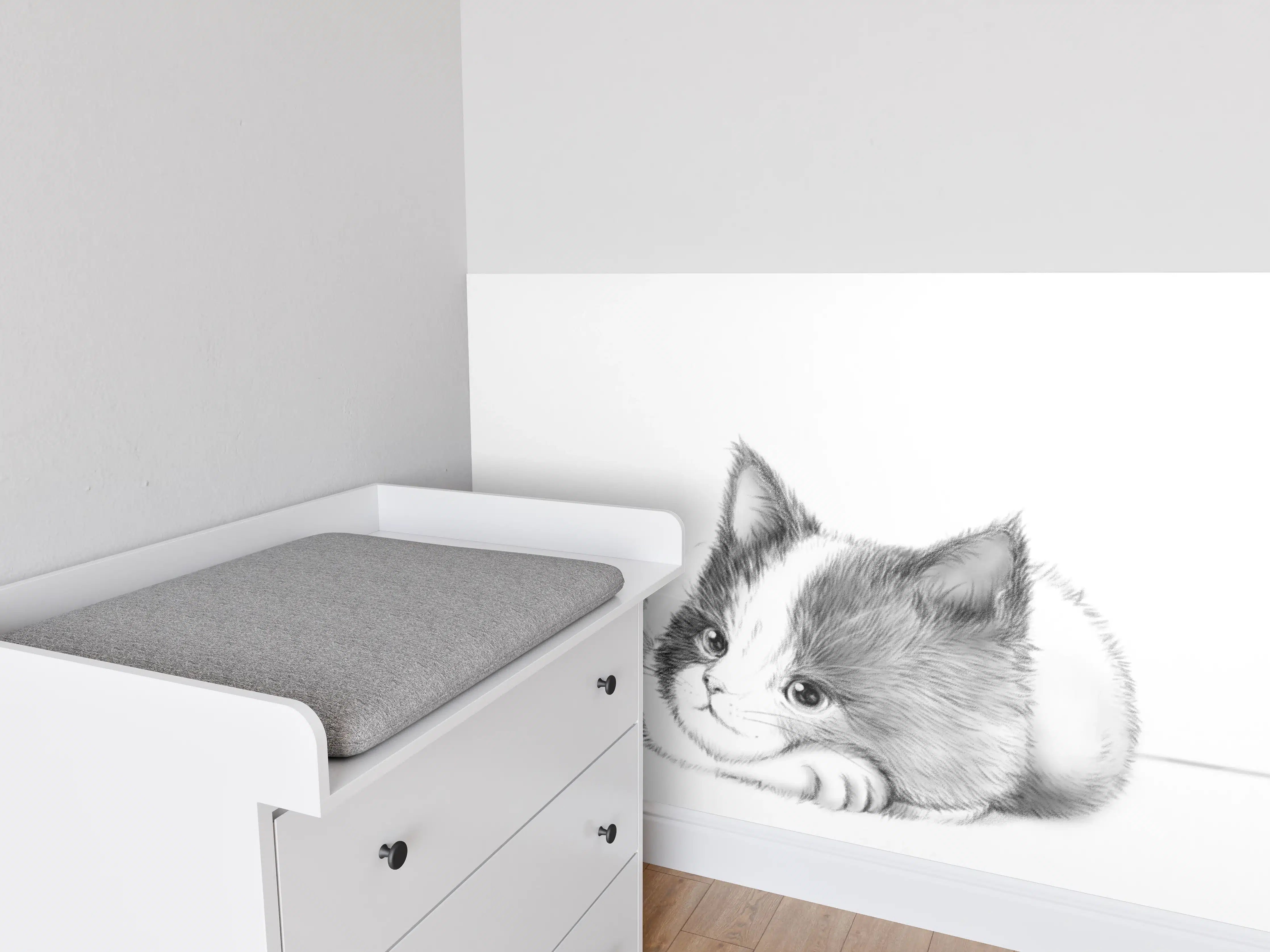 Babyzimmer Wandgestaltung - Niedliches Katzenbaby mit Schmetterling