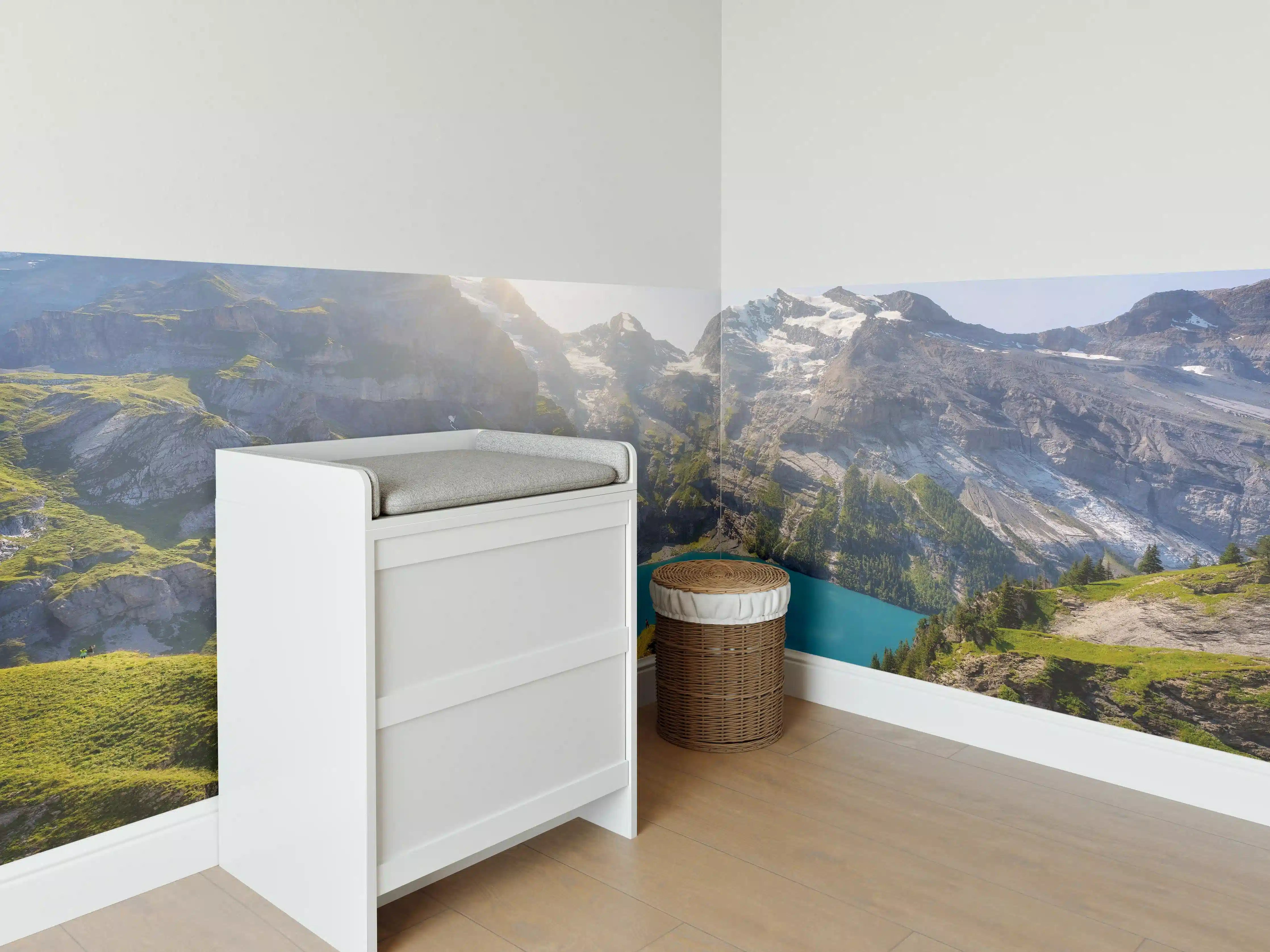 Babyzimmer Wandgestaltung - Oeschinensee in den Schweizer Alpen