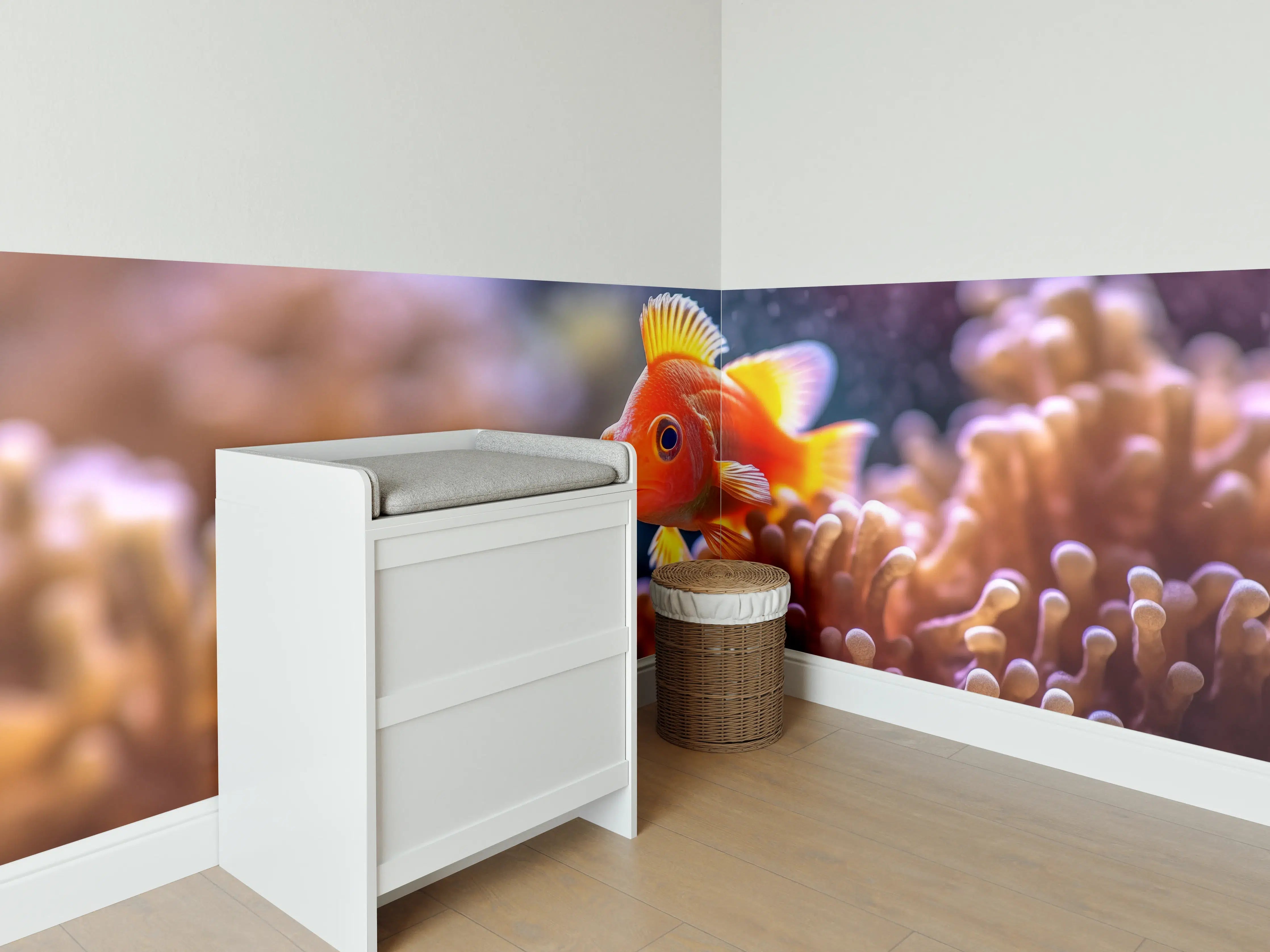 Babyzimmer Wandgestaltung - Oranger Anemonenfisch im Korallenriff