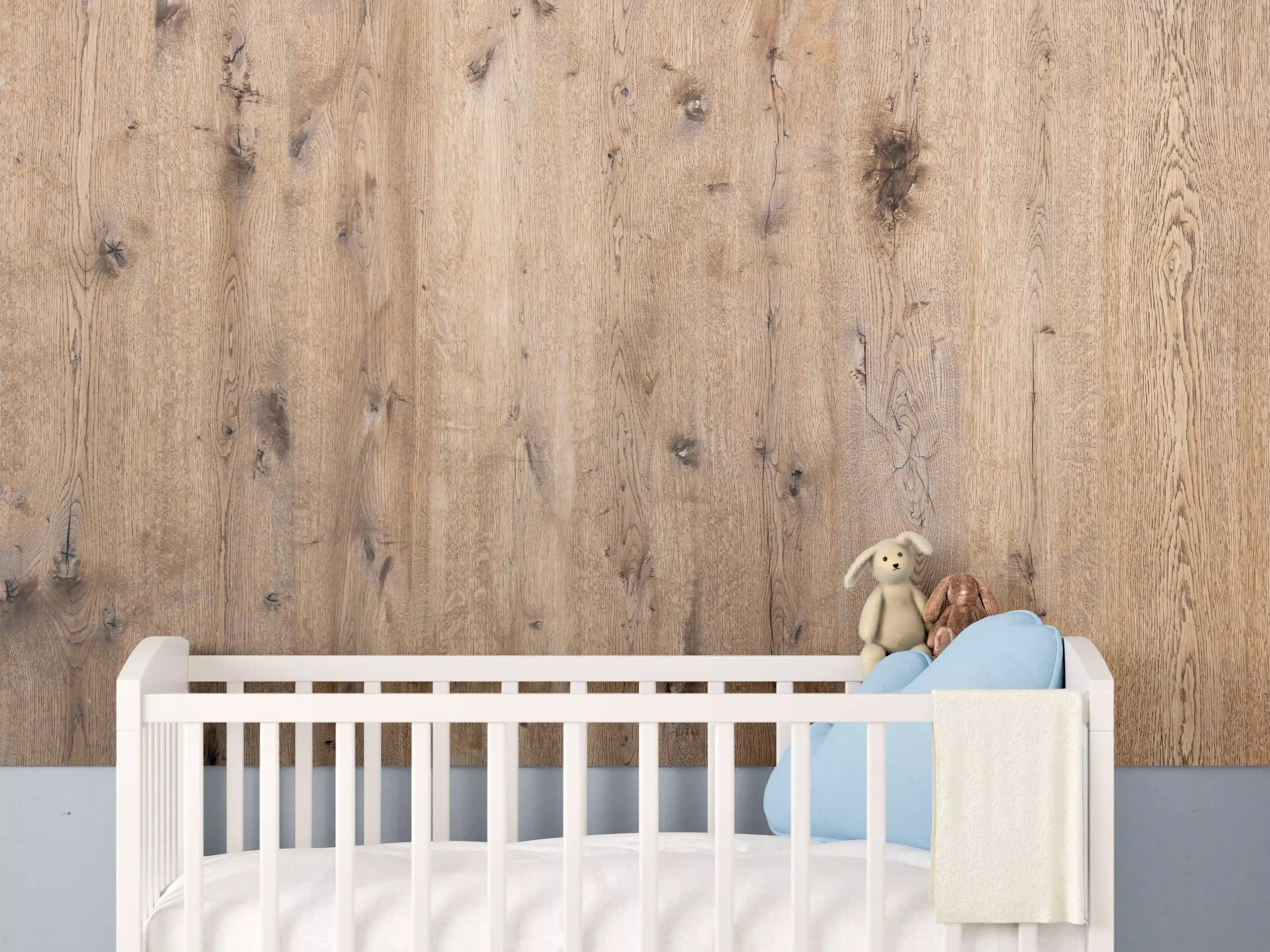 Babyzimmer Wandgestaltung - Organische Eichenholz-Struktur