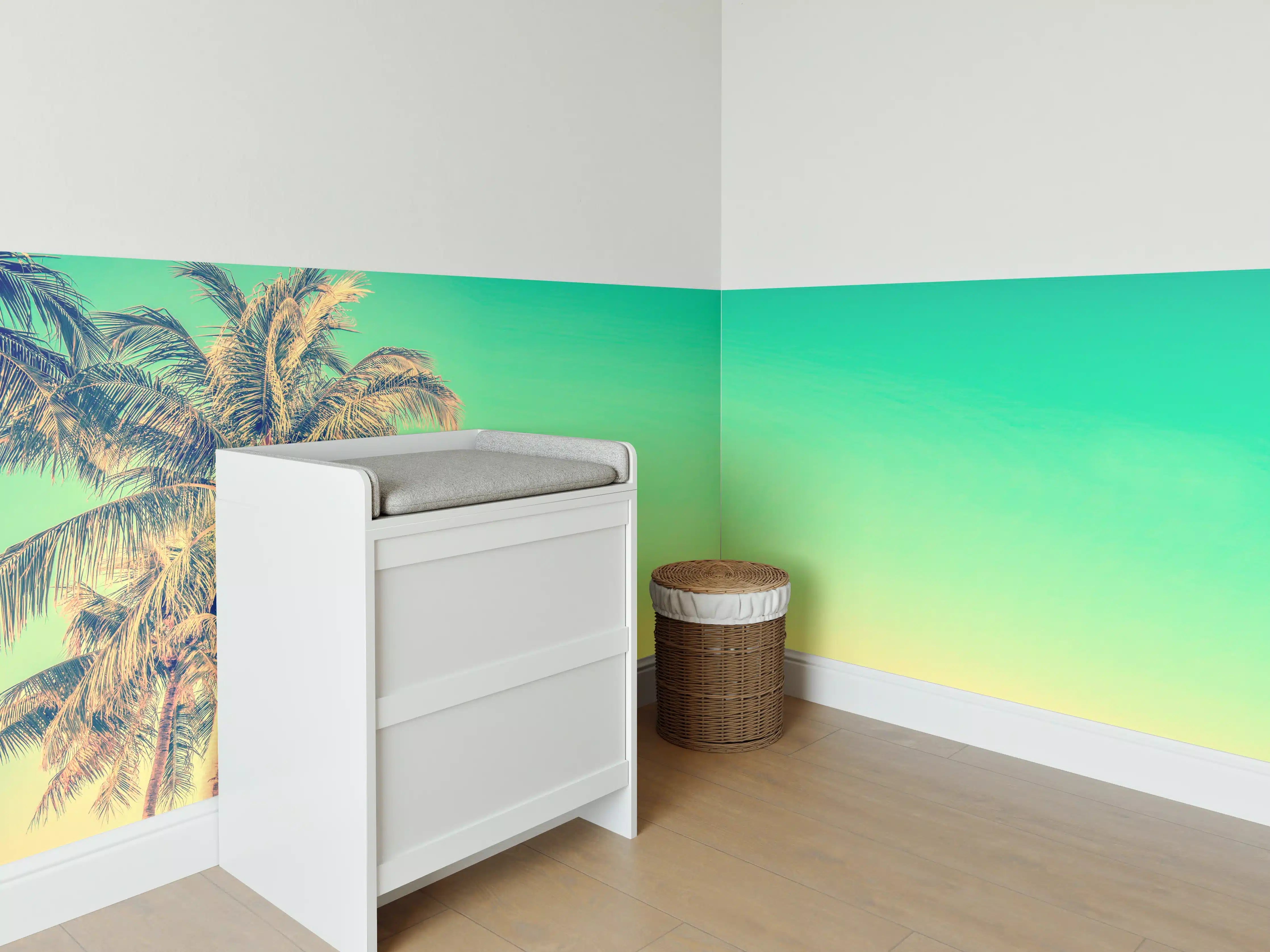 Babyzimmer Wandgestaltung - Palme im Panorama-Himmel