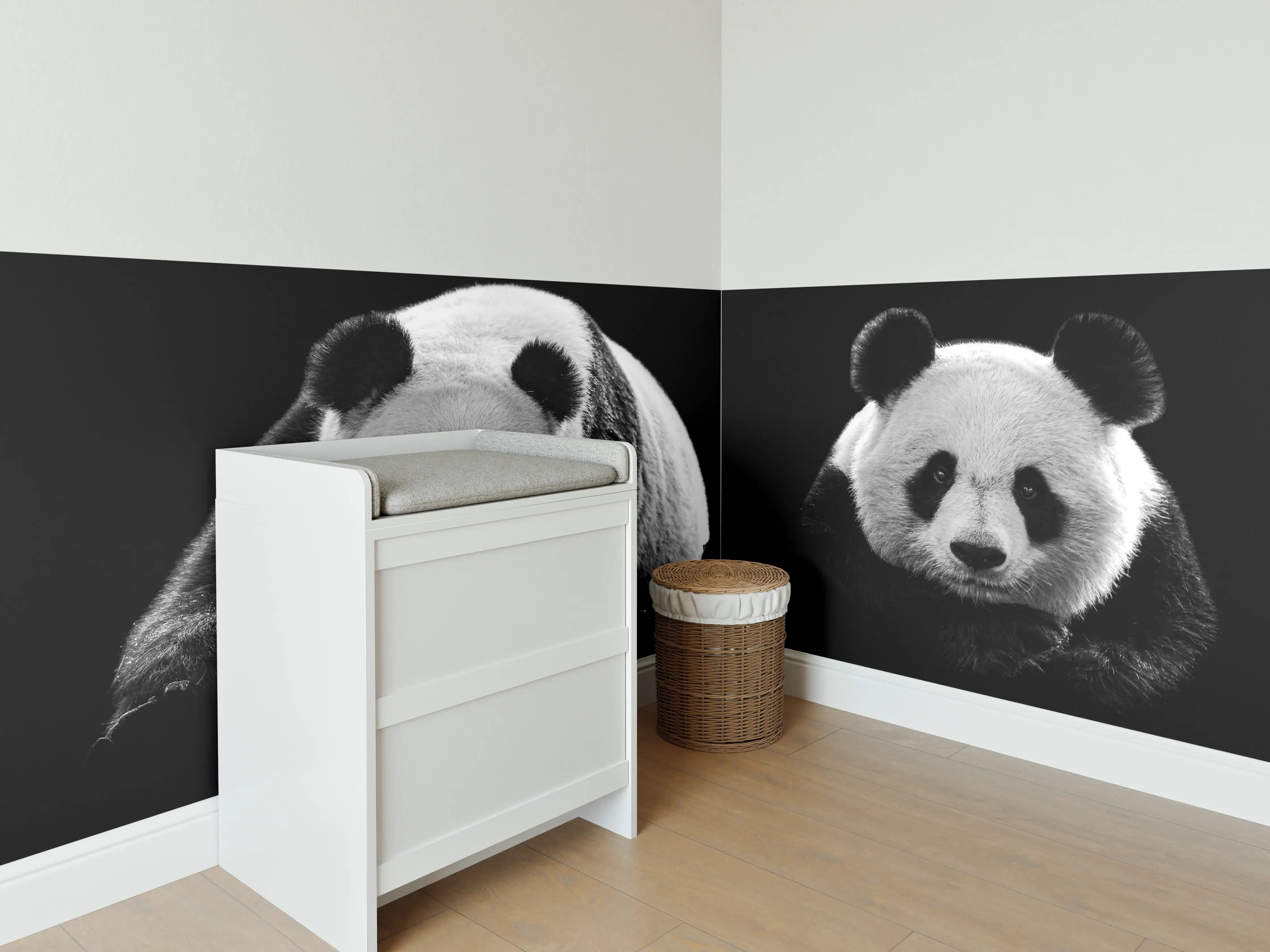 Babyzimmer Wandgestaltung - Panda mit schwarzem Hintergrund
