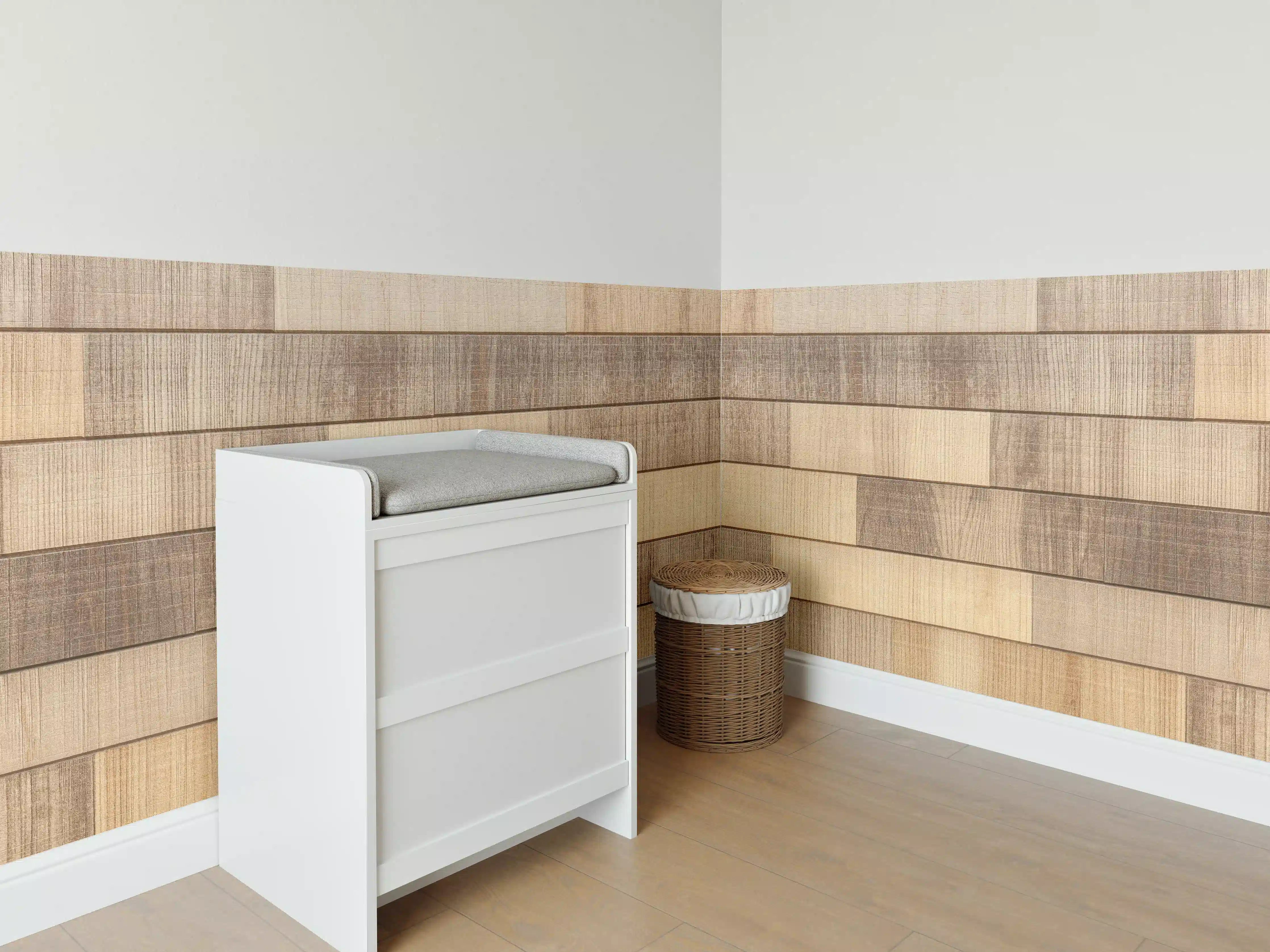 Babyzimmer Wandgestaltung - Panorama der braunen Holzplanken