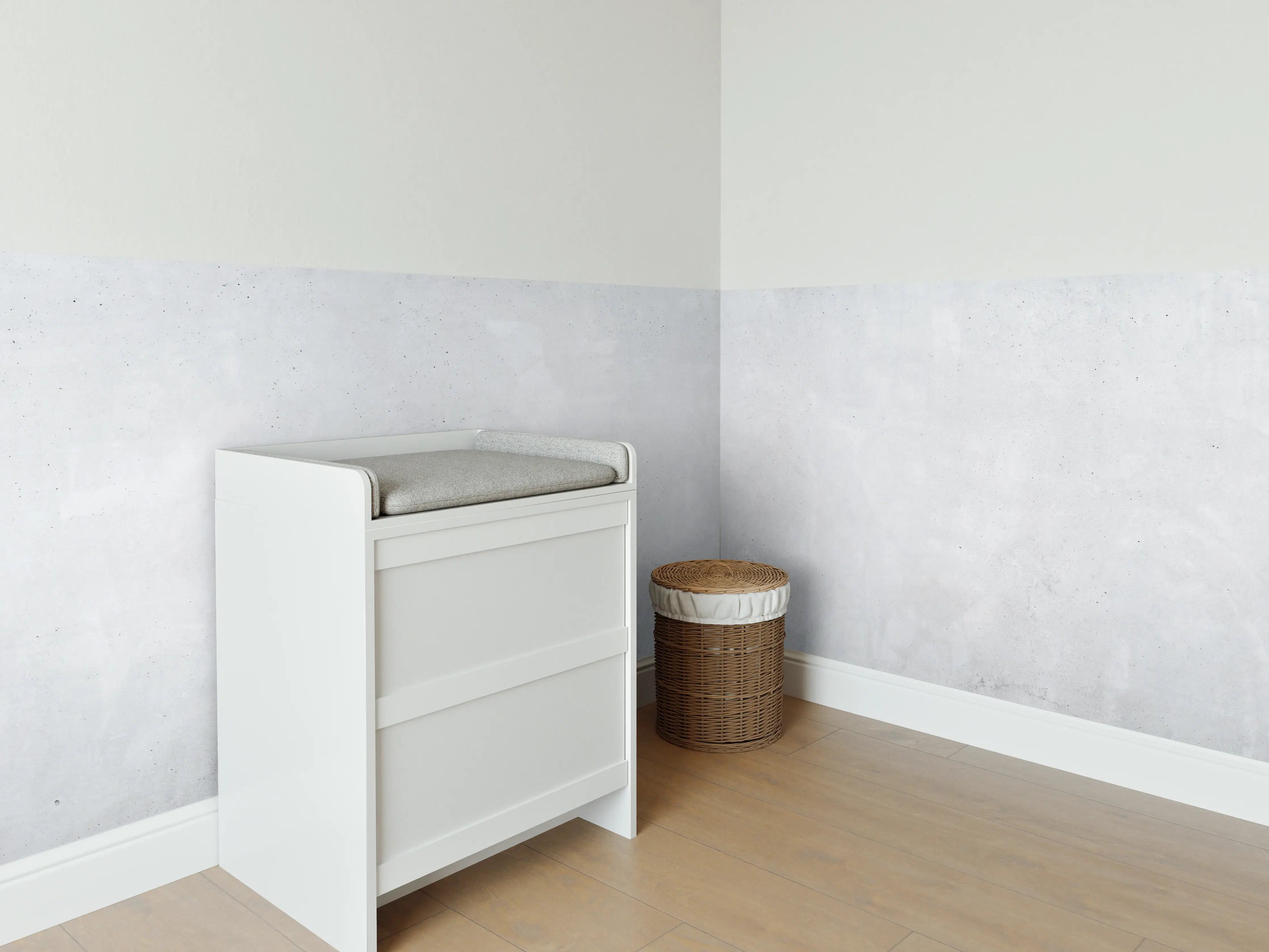 Babyzimmer Wandgestaltung - Panorama einer glatten grauen Betonwand
