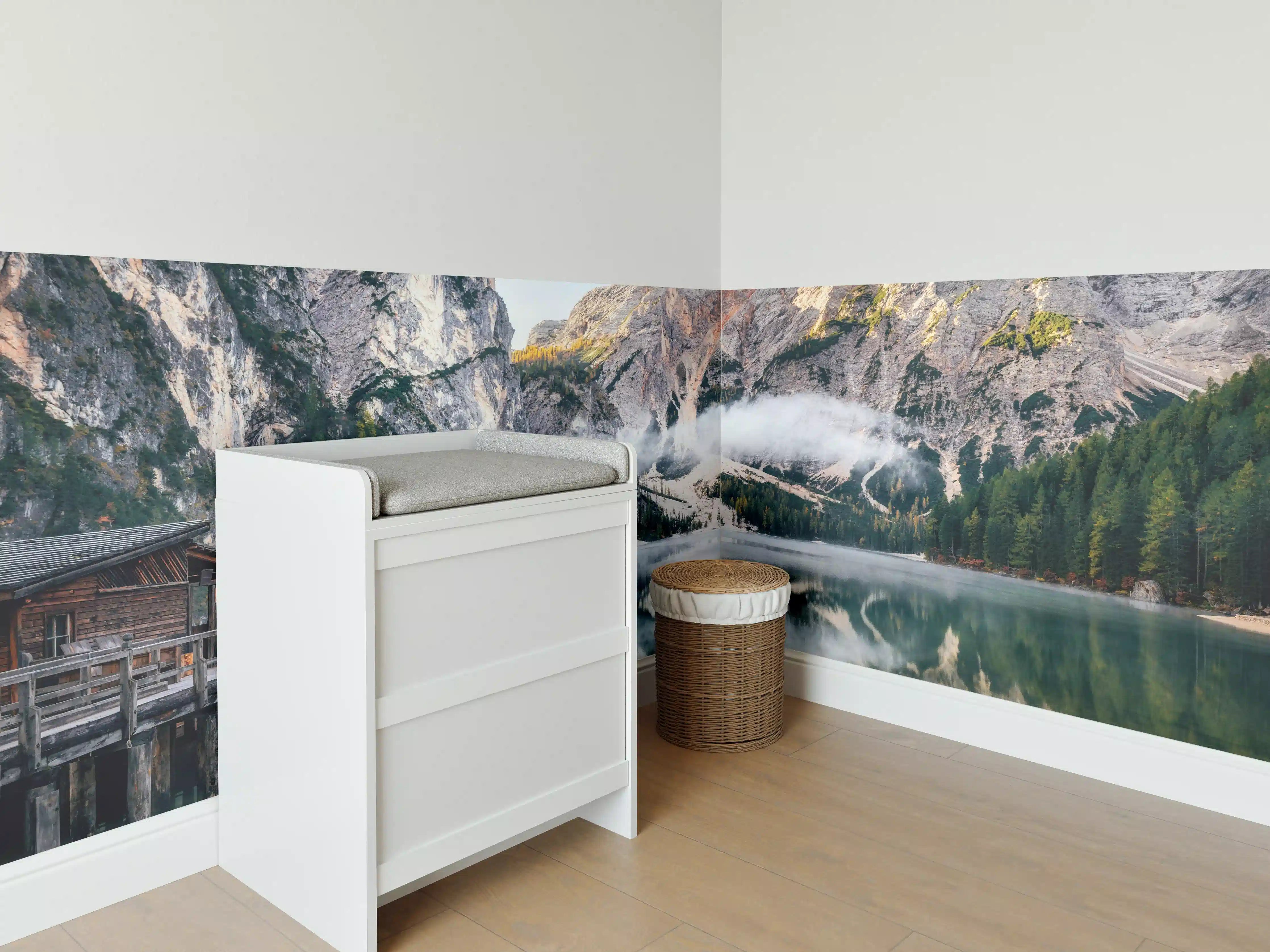Babyzimmer Wandgestaltung - Panoramablick auf Pragser Wildsee