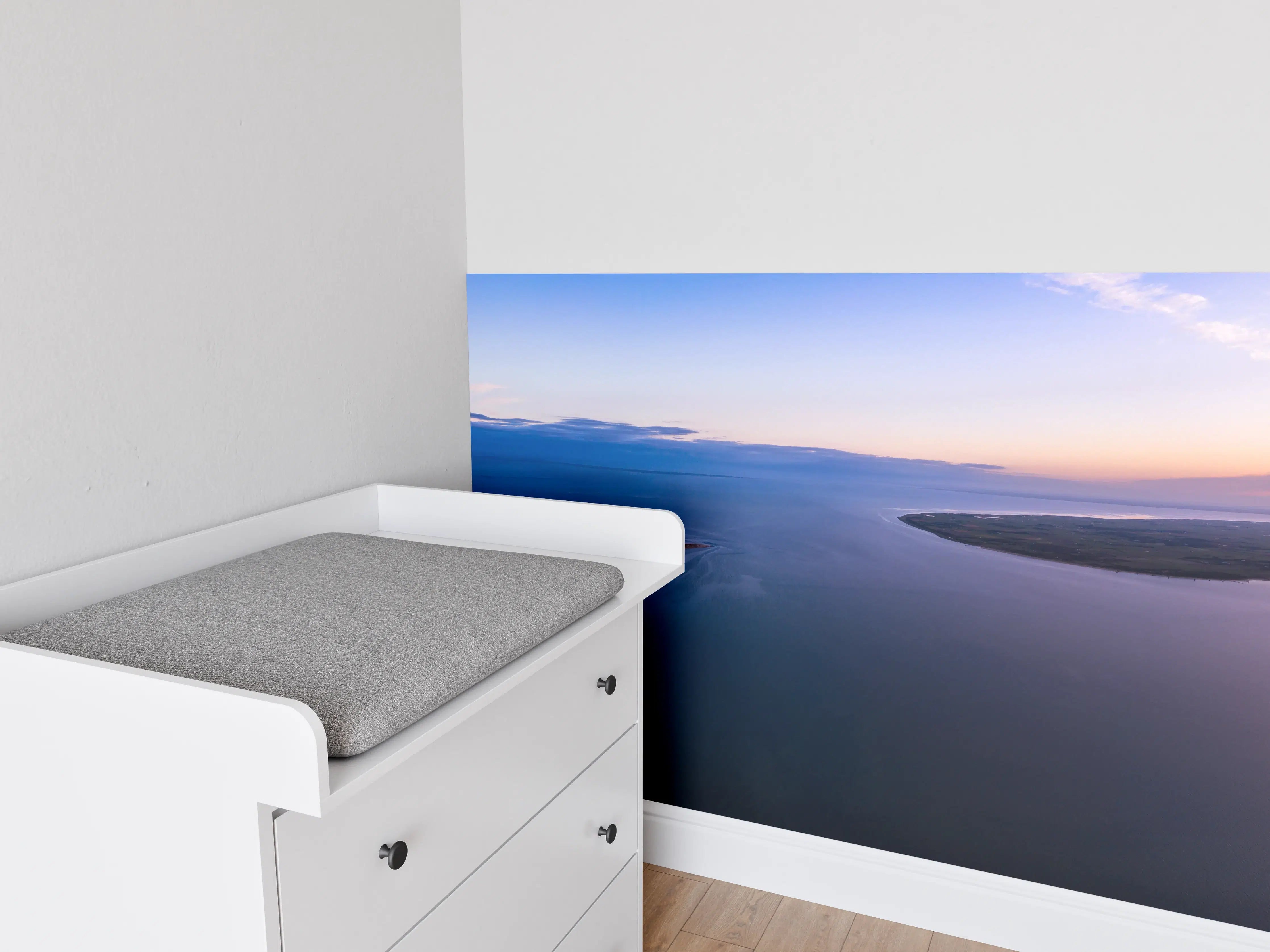 Babyzimmer Wandgestaltung - Panoramablick über friedliche Wasserlandschaft
