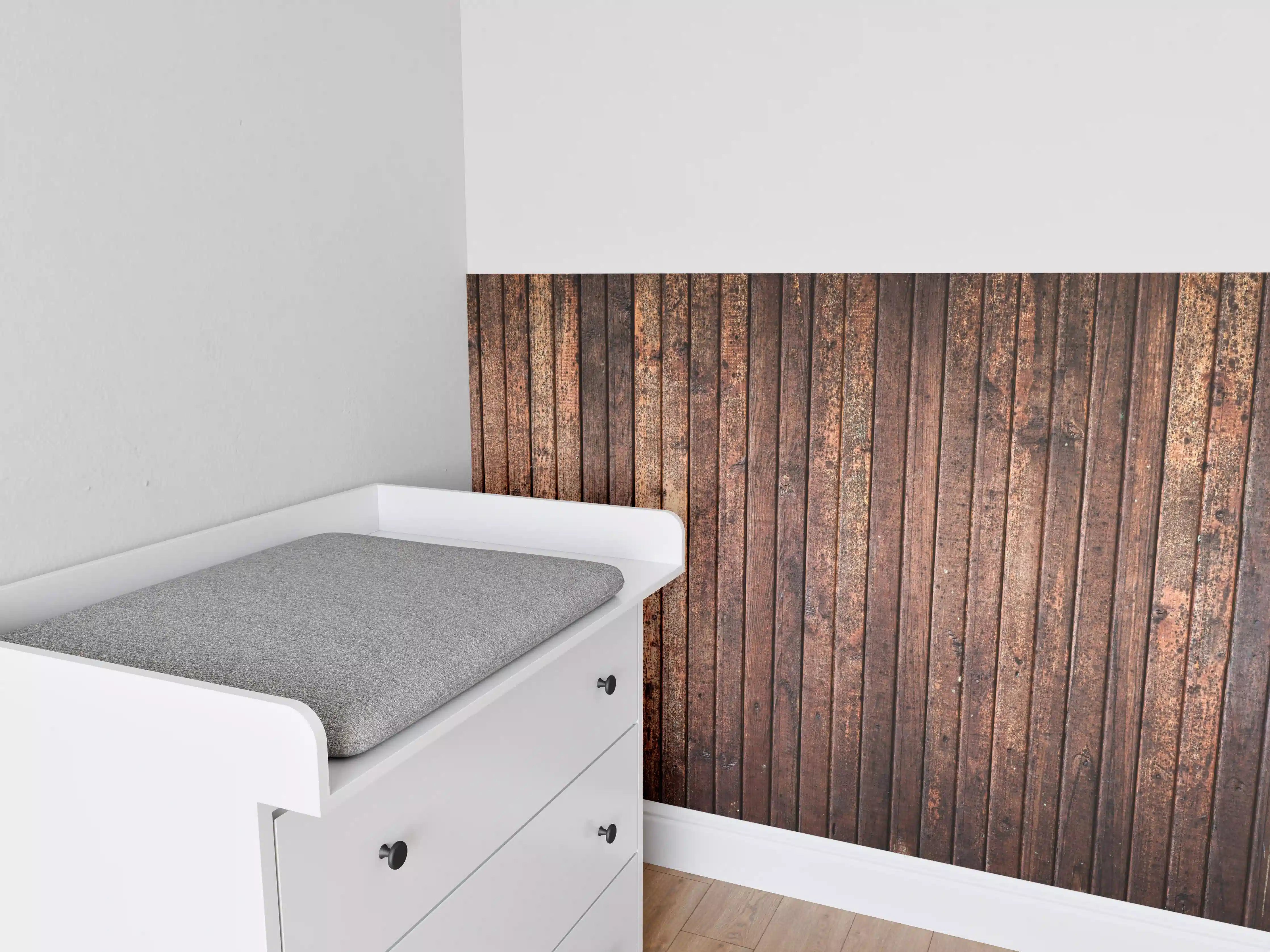 Babyzimmer Wandgestaltung - Panoramahintergrund aus vertikalen schmalen Holzplatten