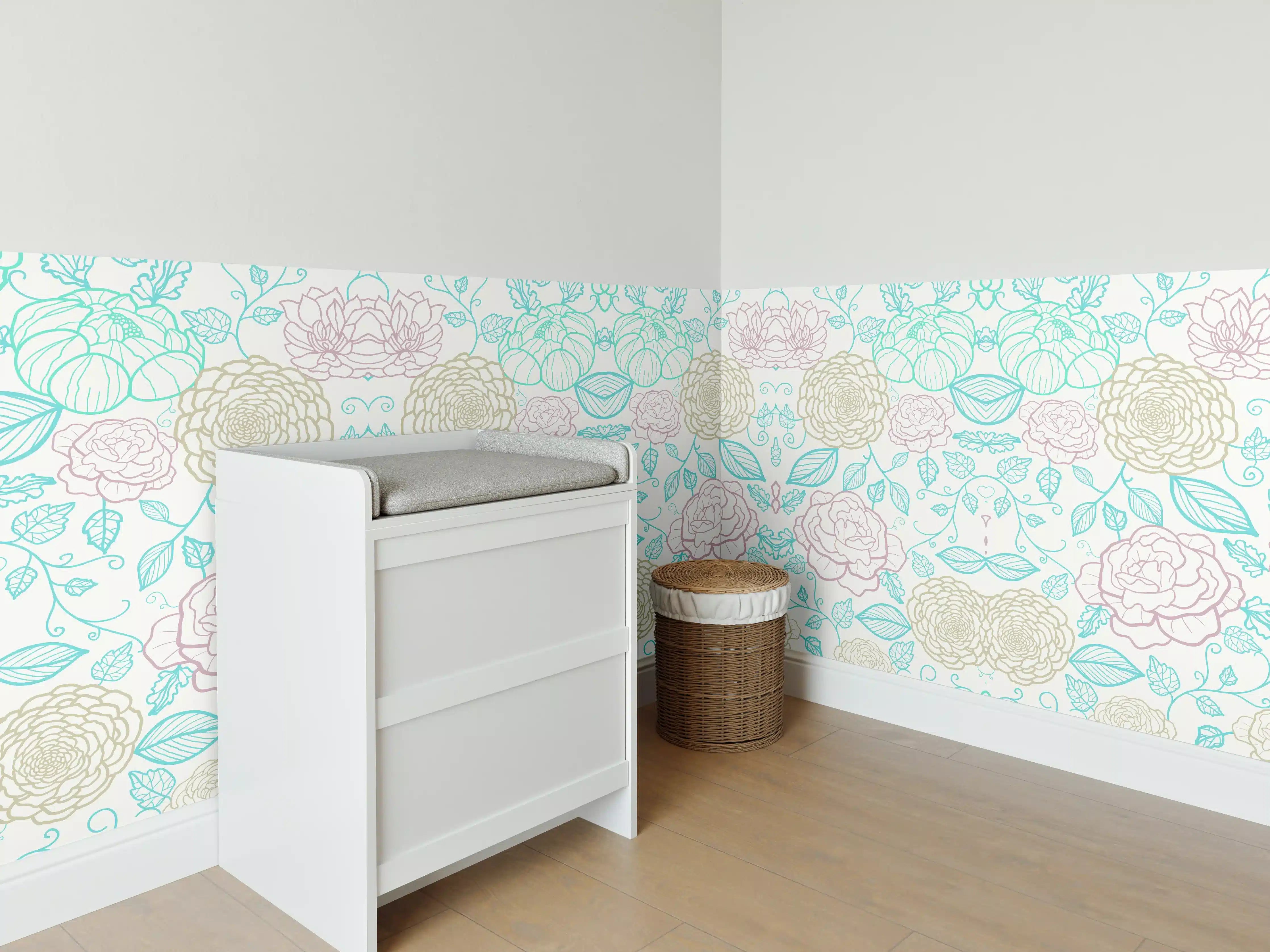 Babyzimmer Wandgestaltung - Pastellblumenmuster in Hellblau und Beige