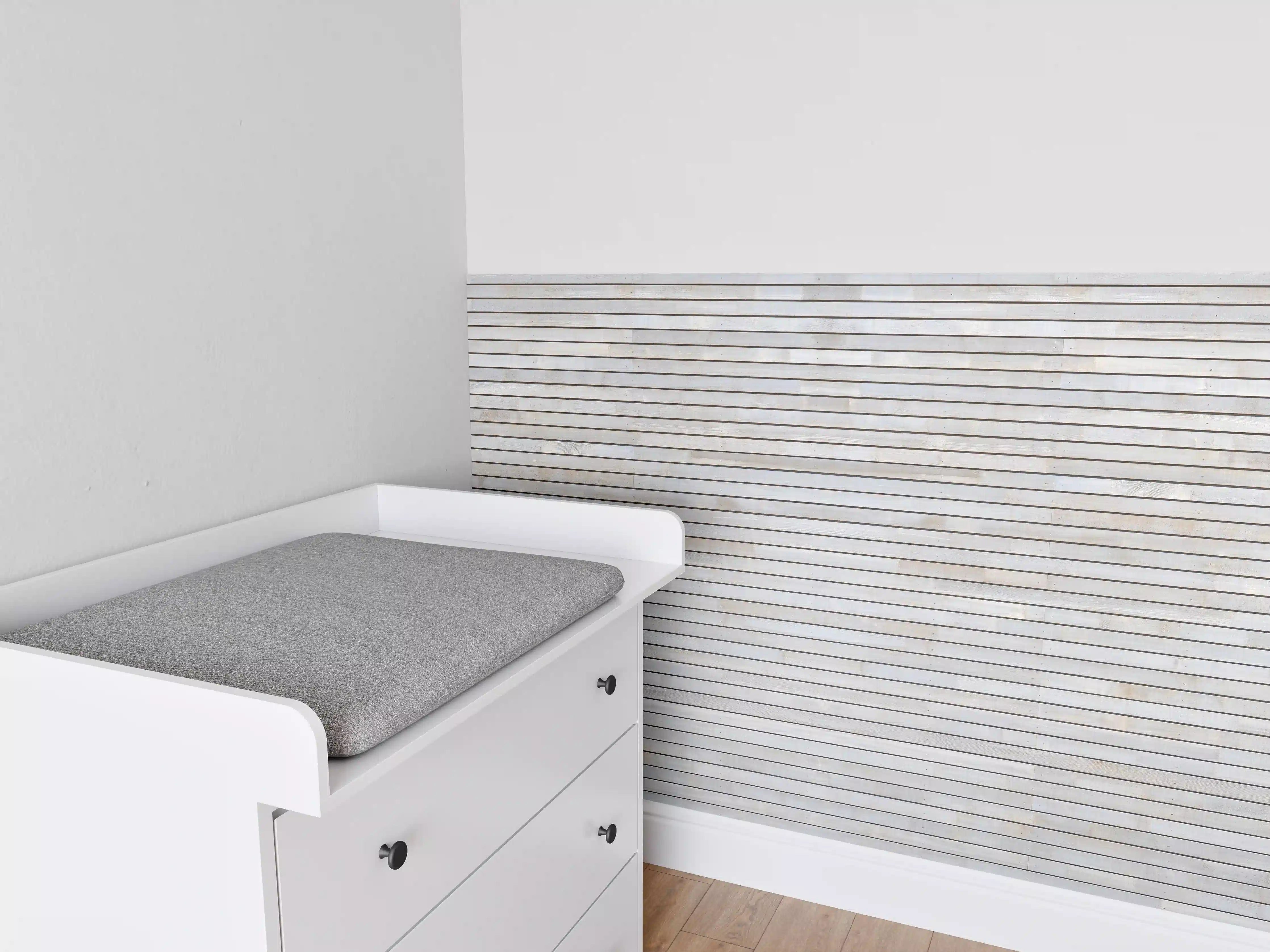 Babyzimmer Wandgestaltung - Pastellfarbige Holzfassade