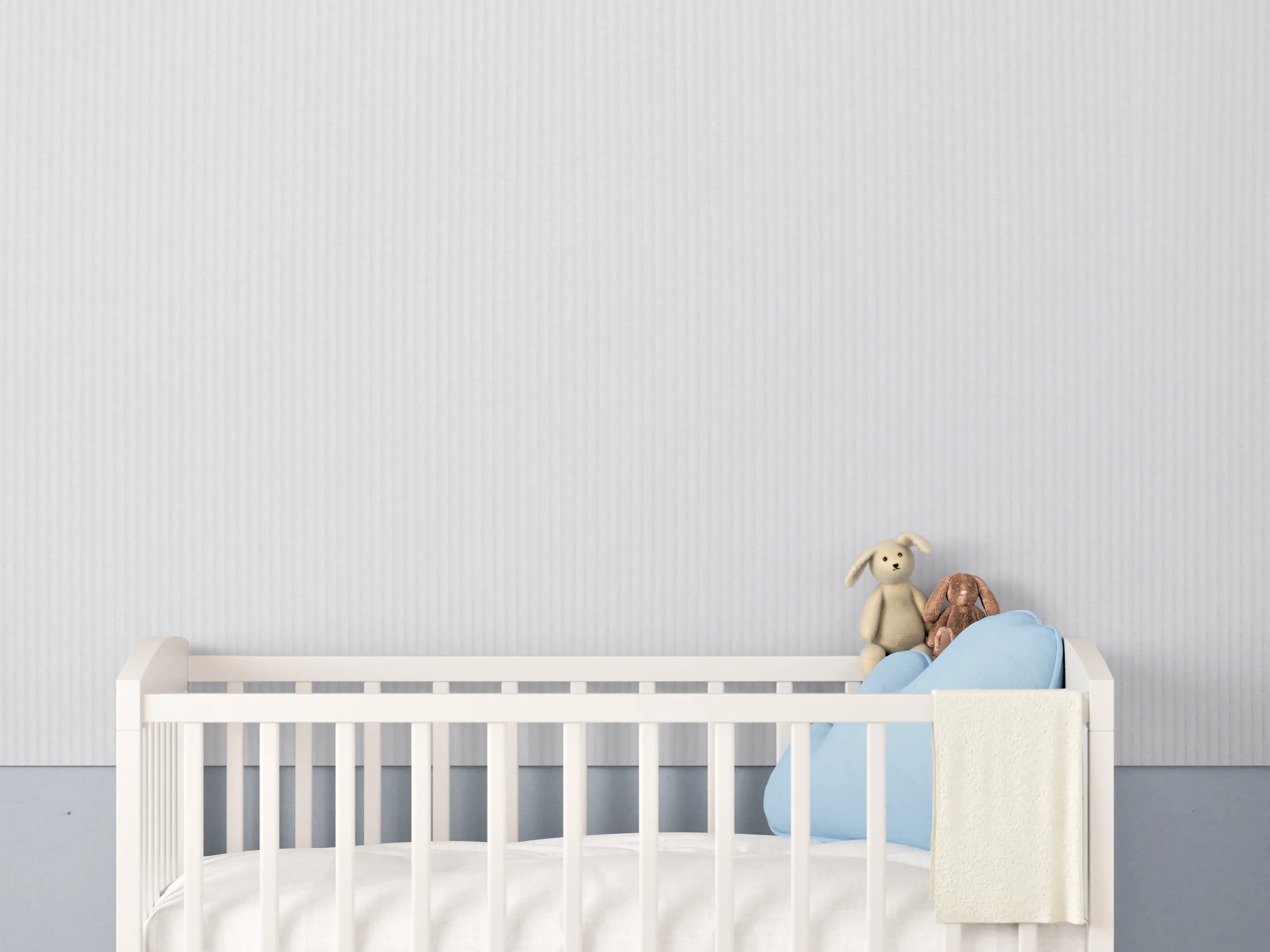 Babyzimmer Wandgestaltung - Pastellfarbiger lila Stoff