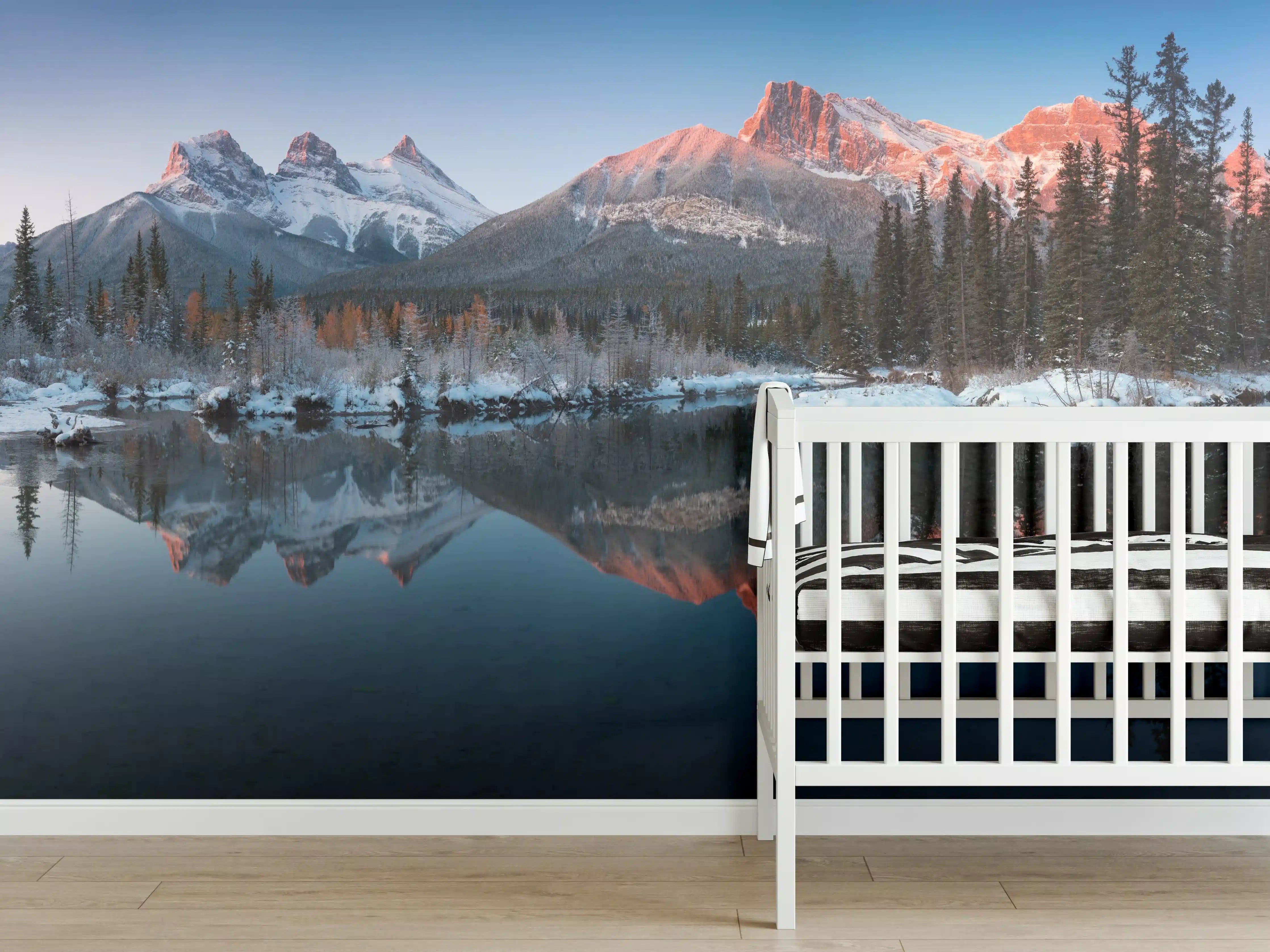 Babyzimmer Wandgestaltung - Perfektes Spiegelbild der Drei-Schwestern-Gipfel