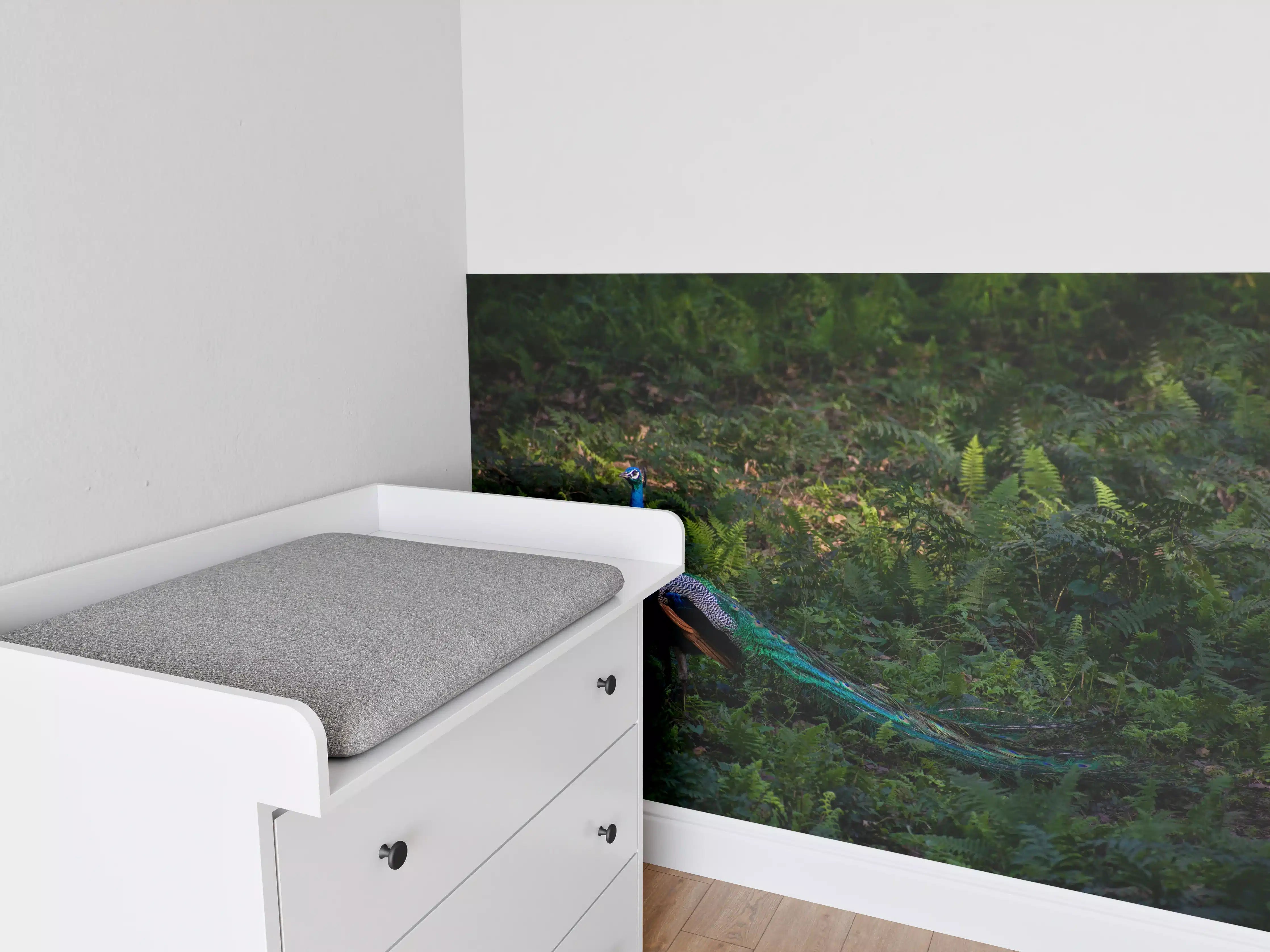 Babyzimmer Wandgestaltung - Pfau in freier Natur