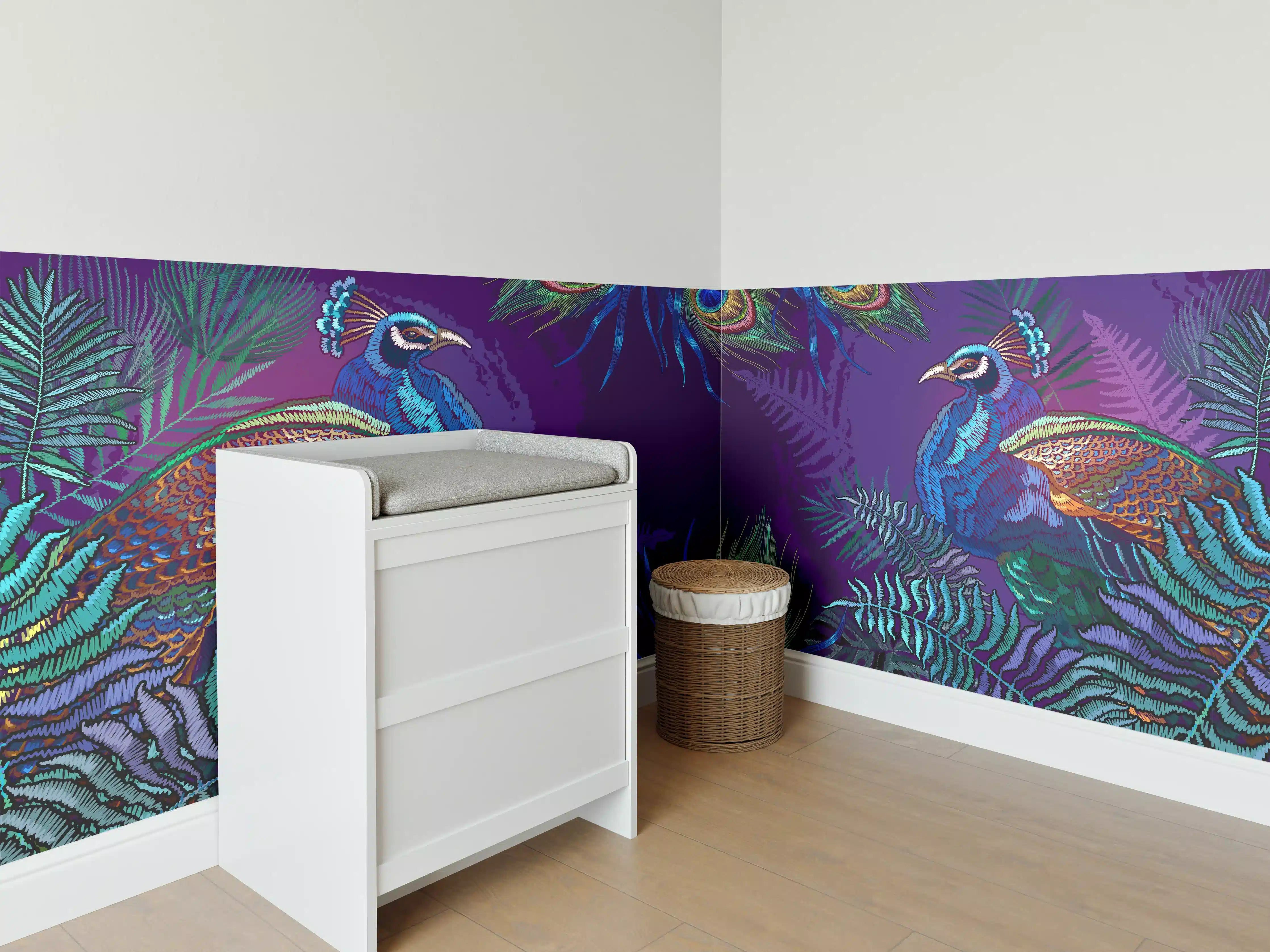 Babyzimmer Wandgestaltung - Pfauen Stickkunst Palmenblätter