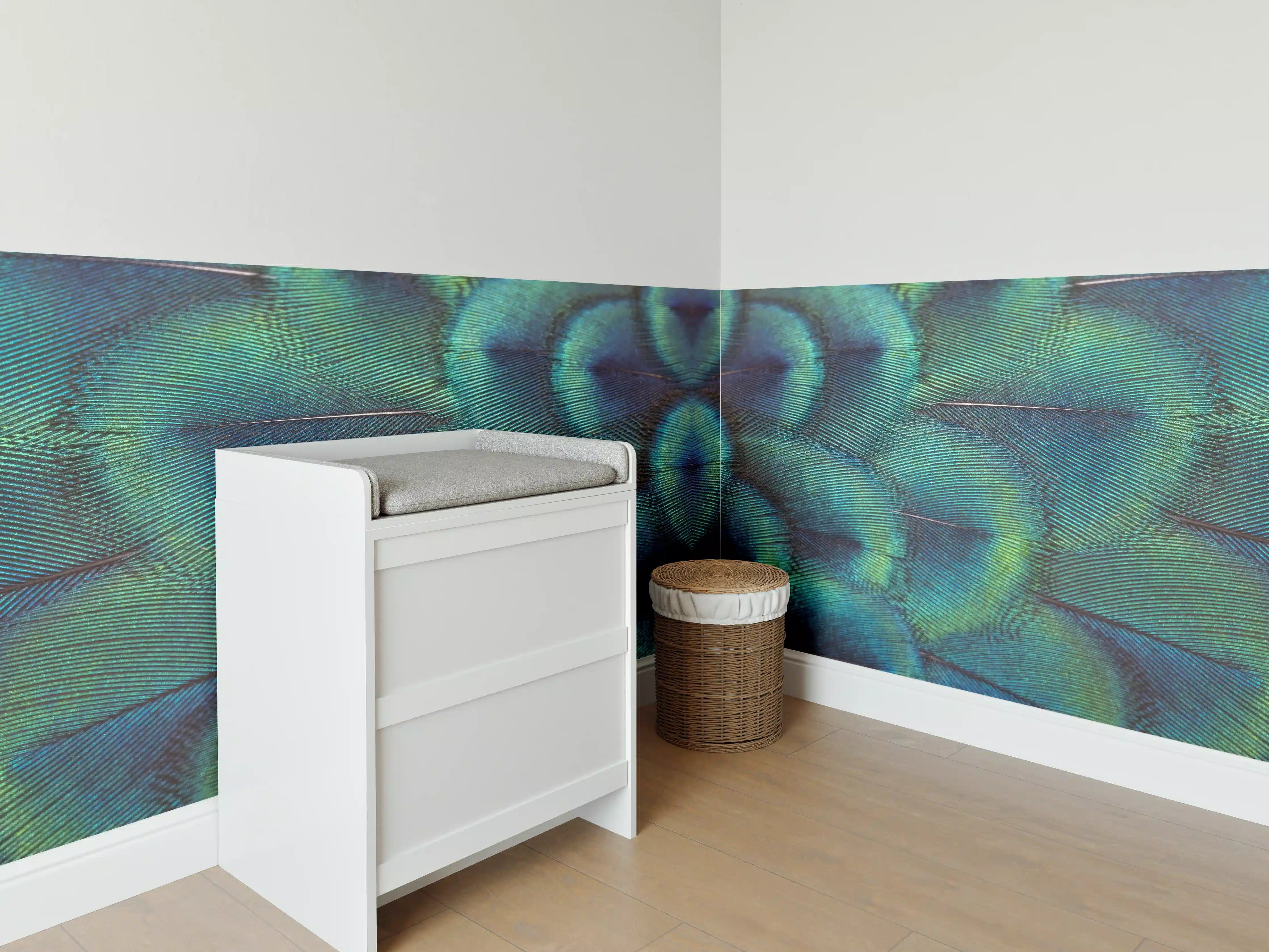 Babyzimmer Wandgestaltung - Pfauenfedern - Nahaufnahme