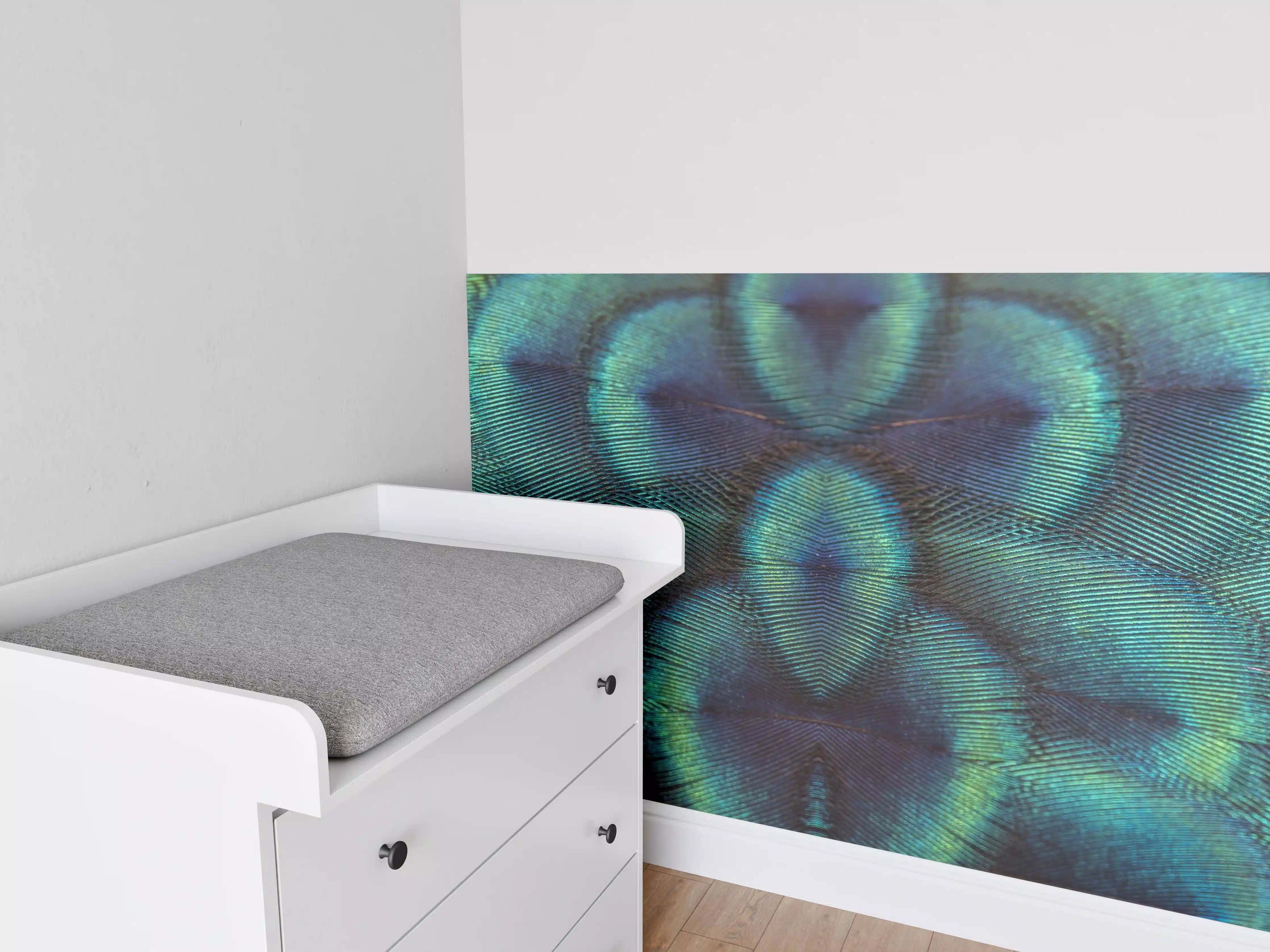 Babyzimmer Wandgestaltung - Pfauenfedern - Nahaufnahme