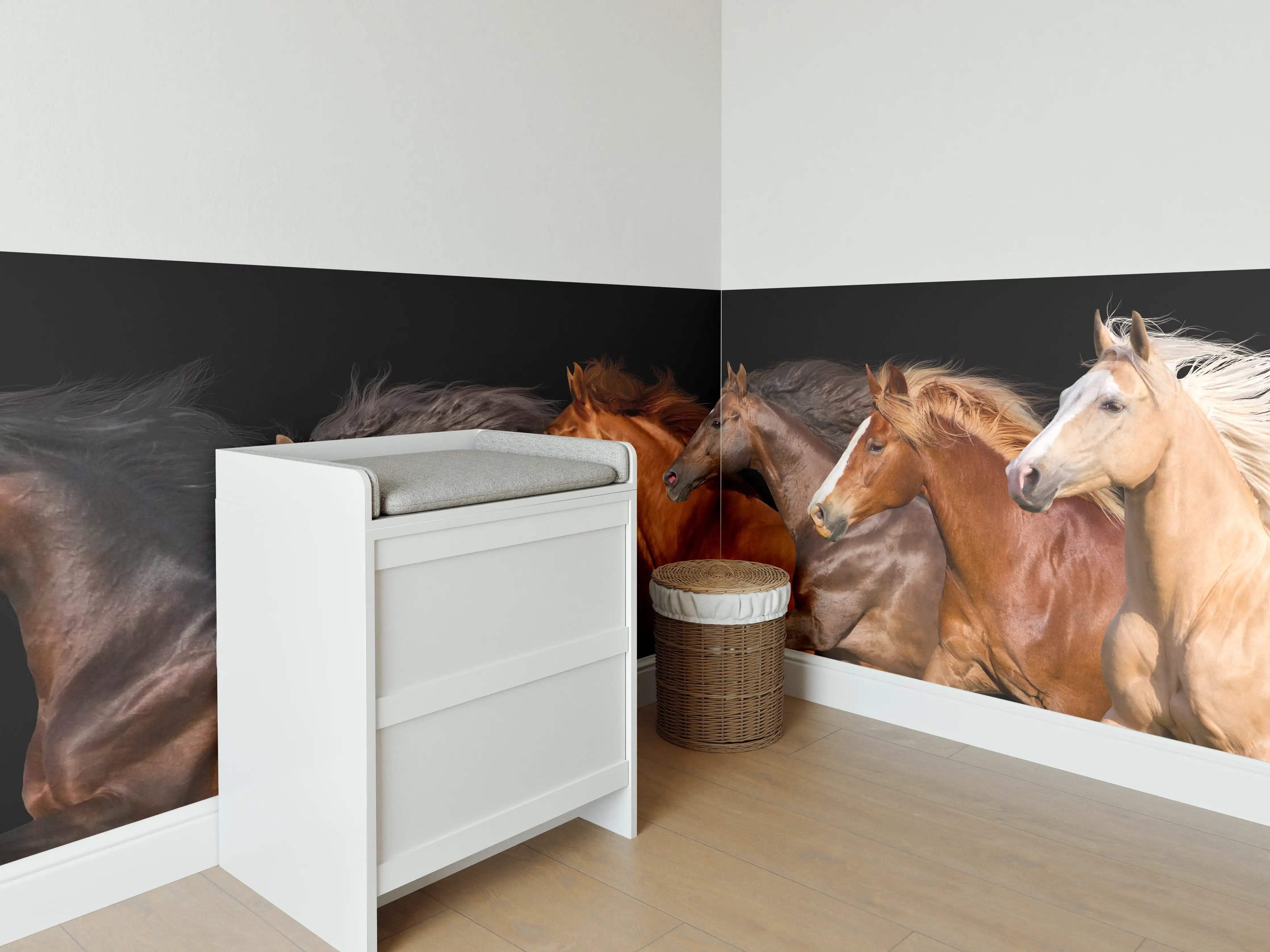 Babyzimmer Wandgestaltung - Pferdeherde Schwarz Hintergrund