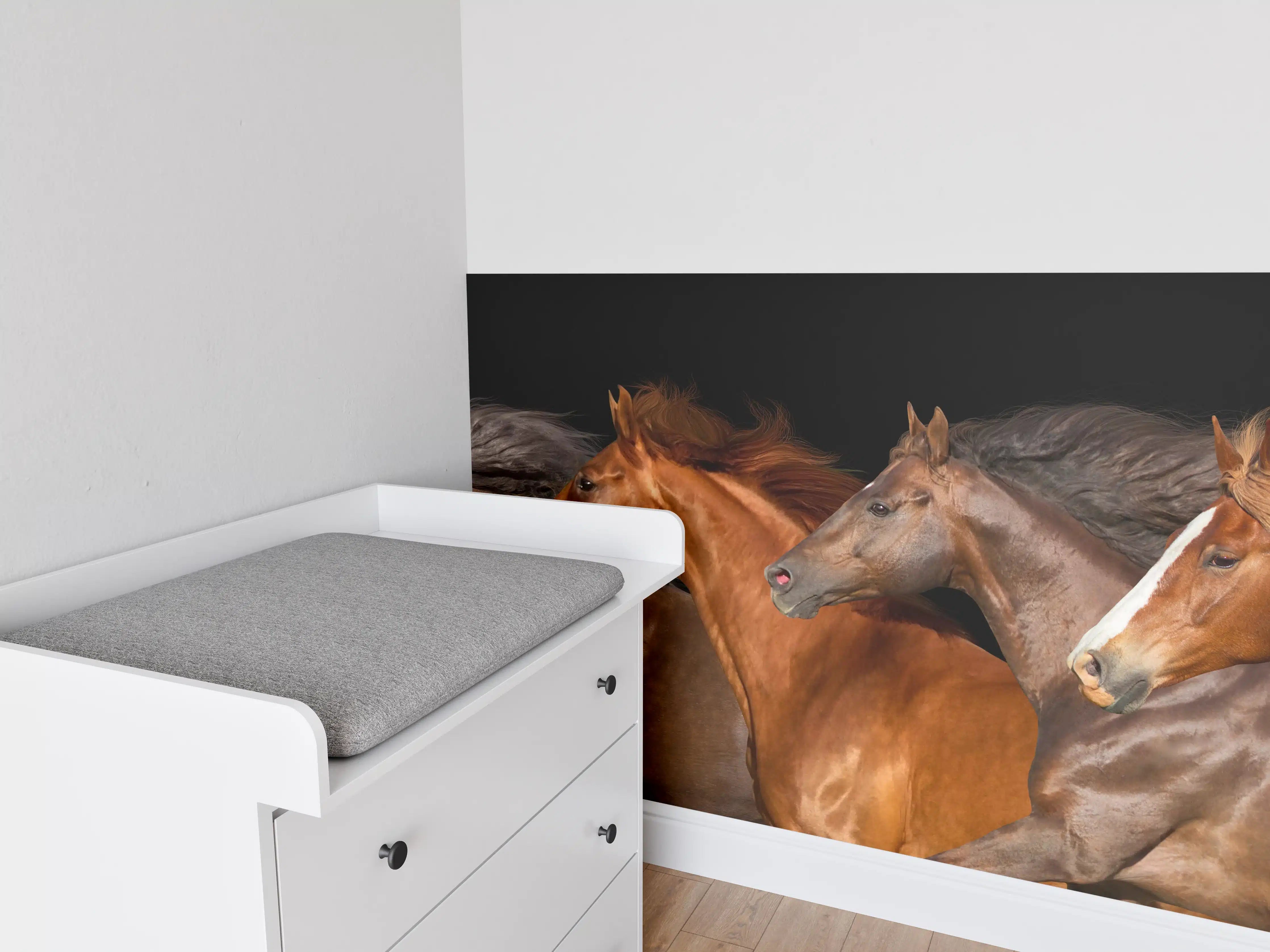 Babyzimmer Wandgestaltung - Pferdeherde Schwarz Hintergrund