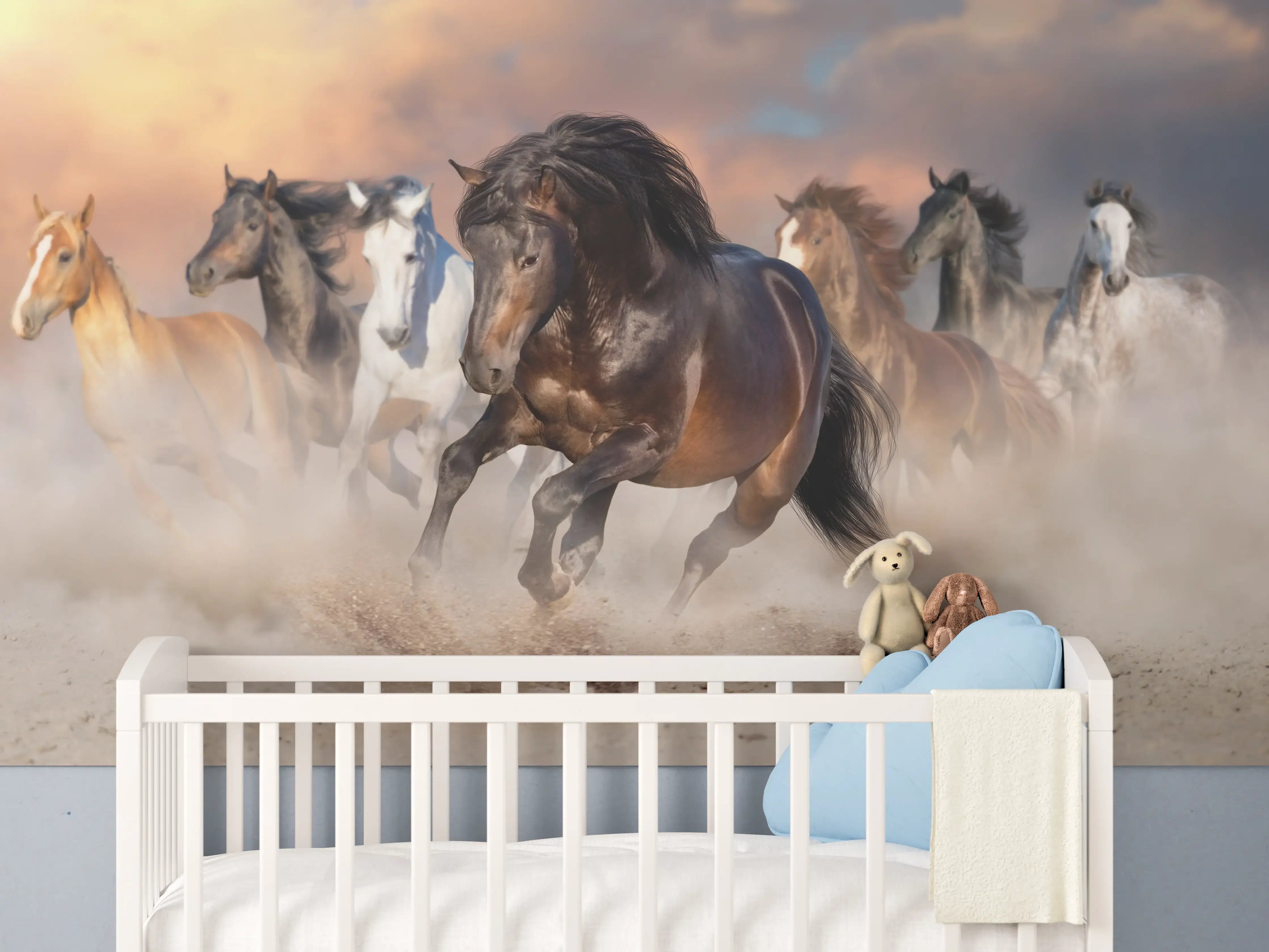 Babyzimmer Wandgestaltung - Pferdeherde galoppierend im Wüstenstaub